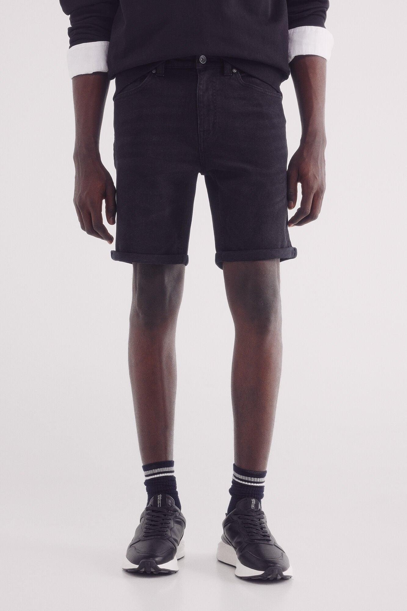 Springfield_Basic Black Slim Fit Denim Bermuda Shorts_0019551_01_02