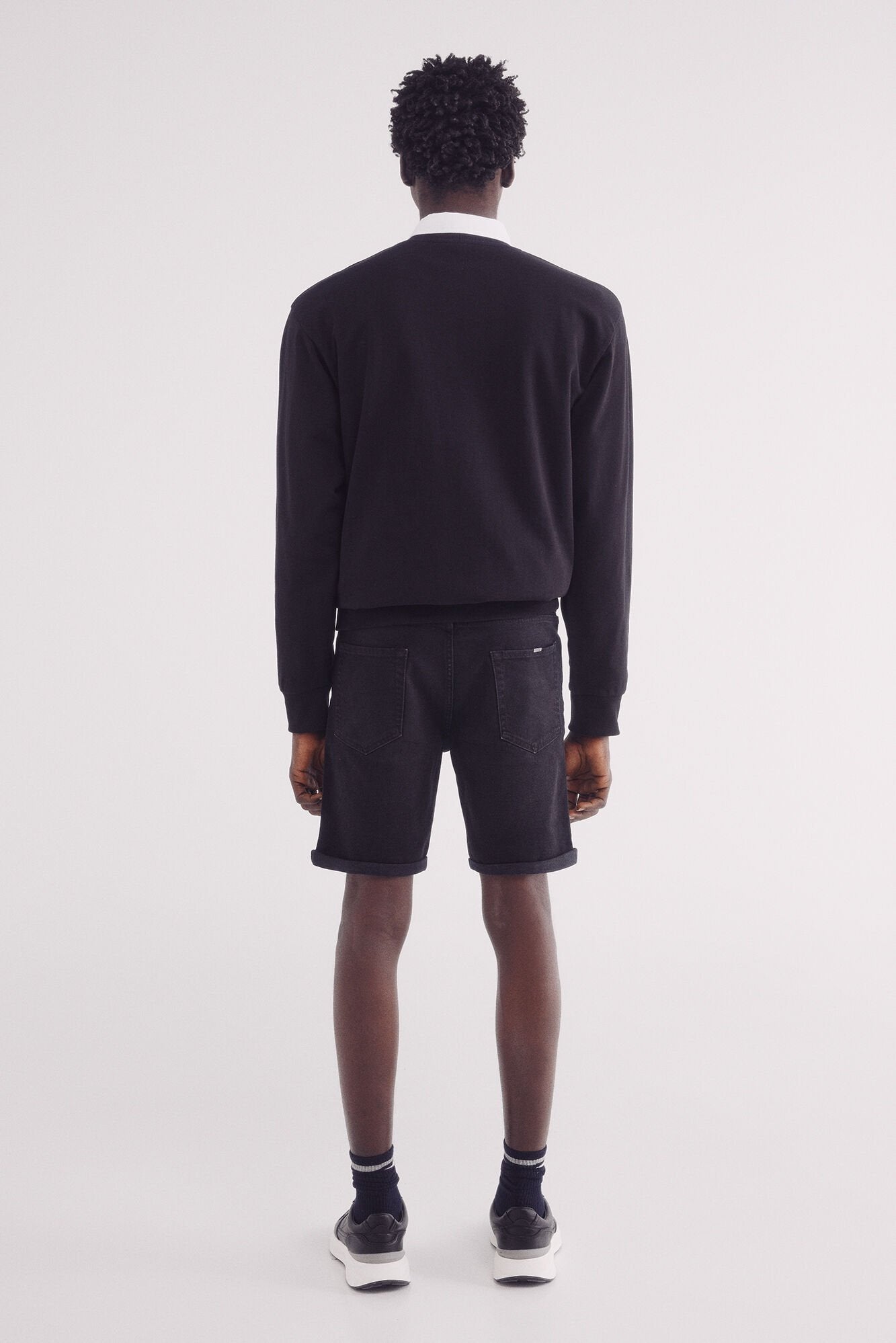 Springfield_Basic Black Slim Fit Denim Bermuda Shorts_0019551_01_05