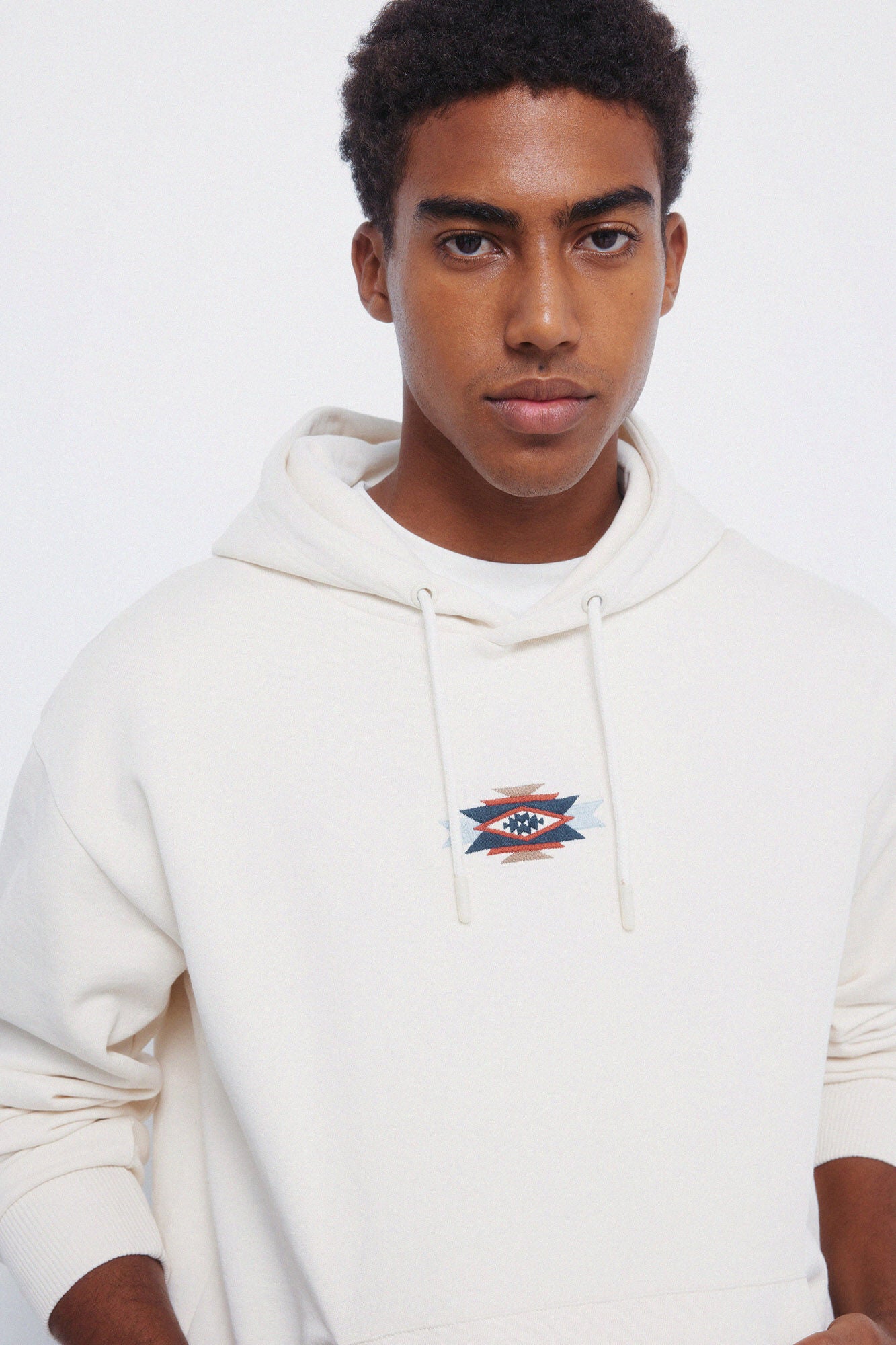 Springfield_White_Hood Sweatshirt_0092110_97_02