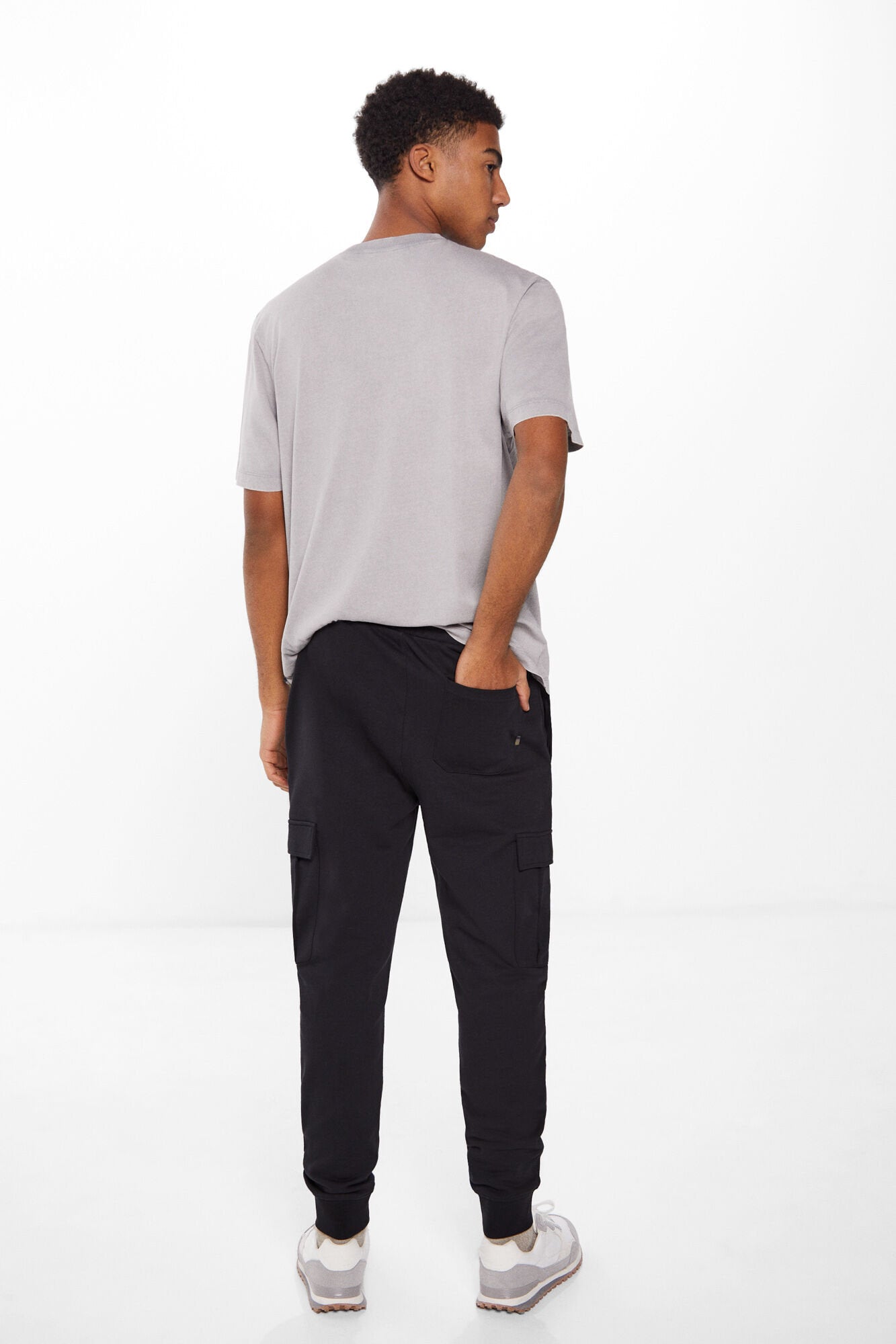 Black Cargo Style Sweatpants_0097354_01_04