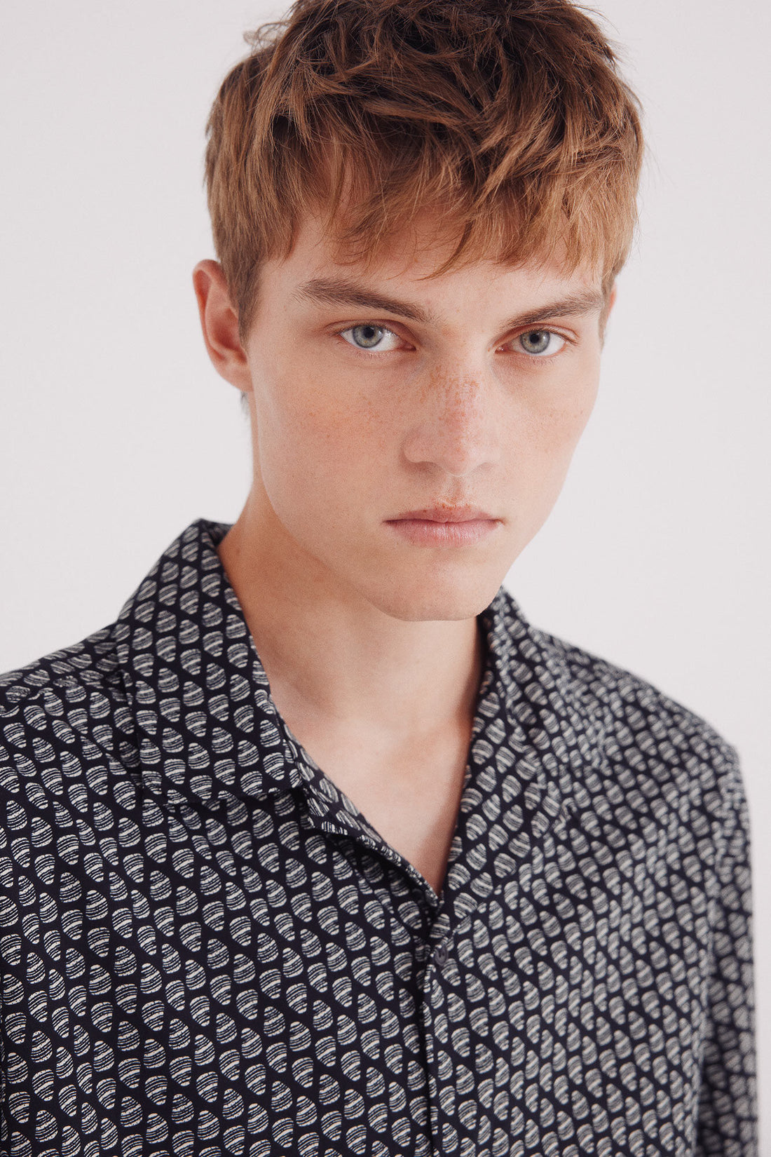 Springfield_Black_Printed Short Sleeve Bowling Shirt_0372133_01_02