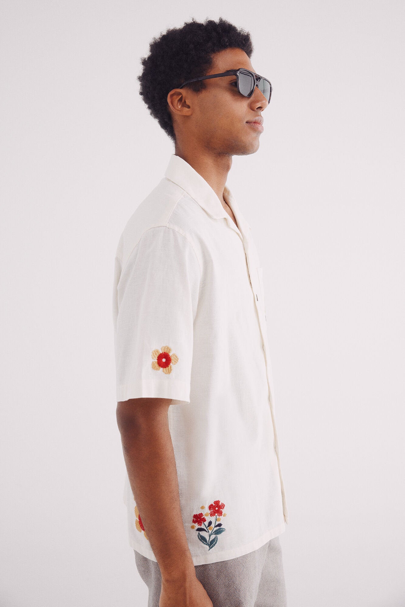 Springfield_Short Sleeve Shirt with Flower Embroidered_0379227_97_08