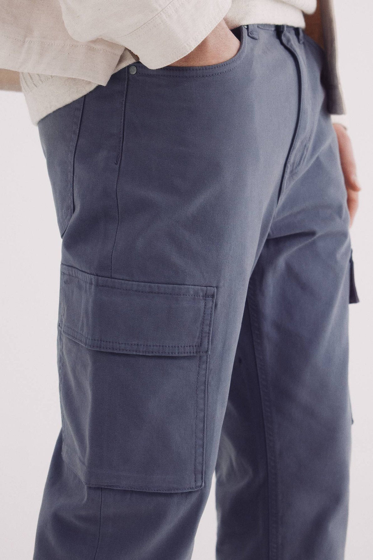 Springfield_Slim Fit Cargo Structured Jeans_0399333_16_02