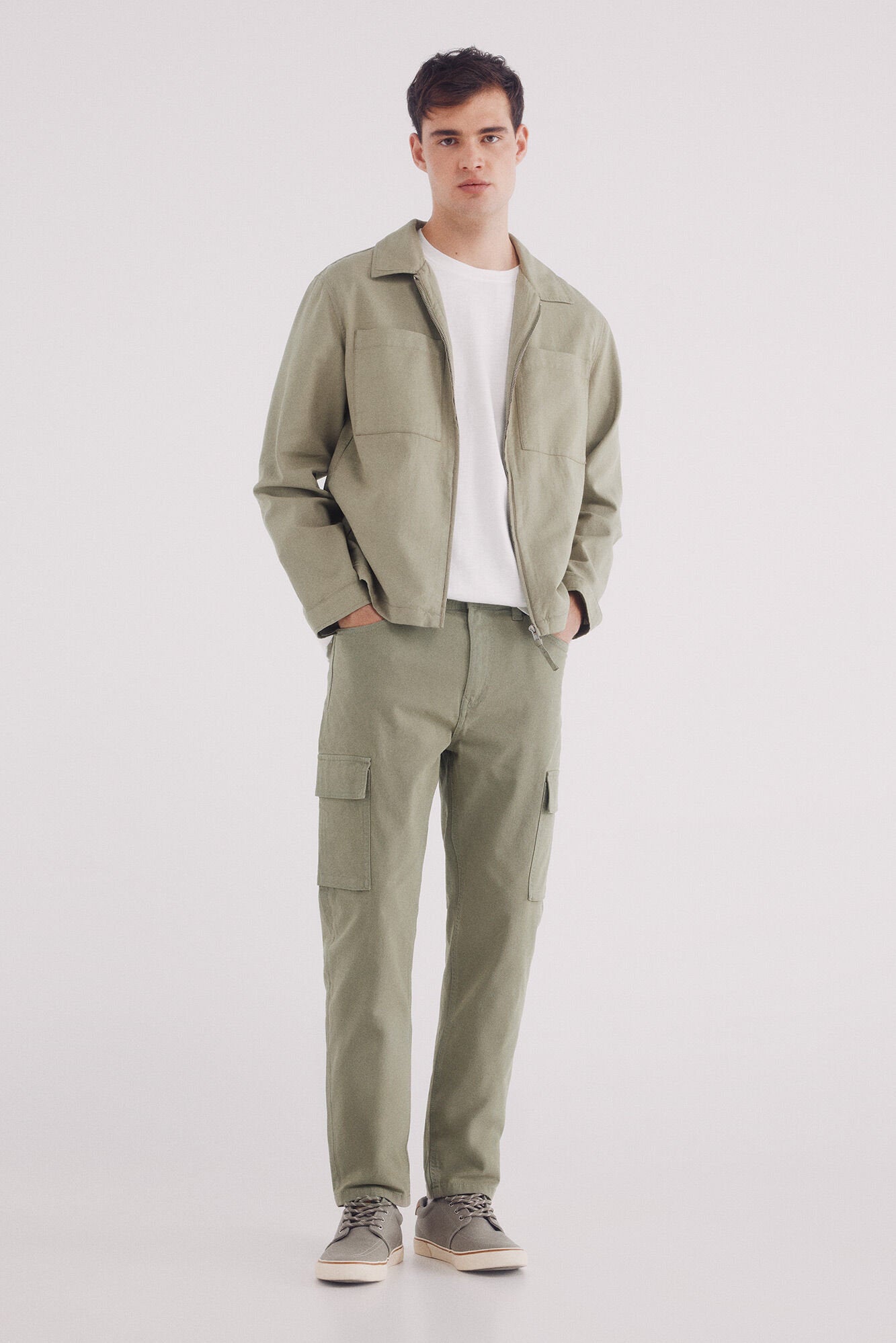 Springfield_Slim Fit Cargo Structured Jeans_0399333_93_01