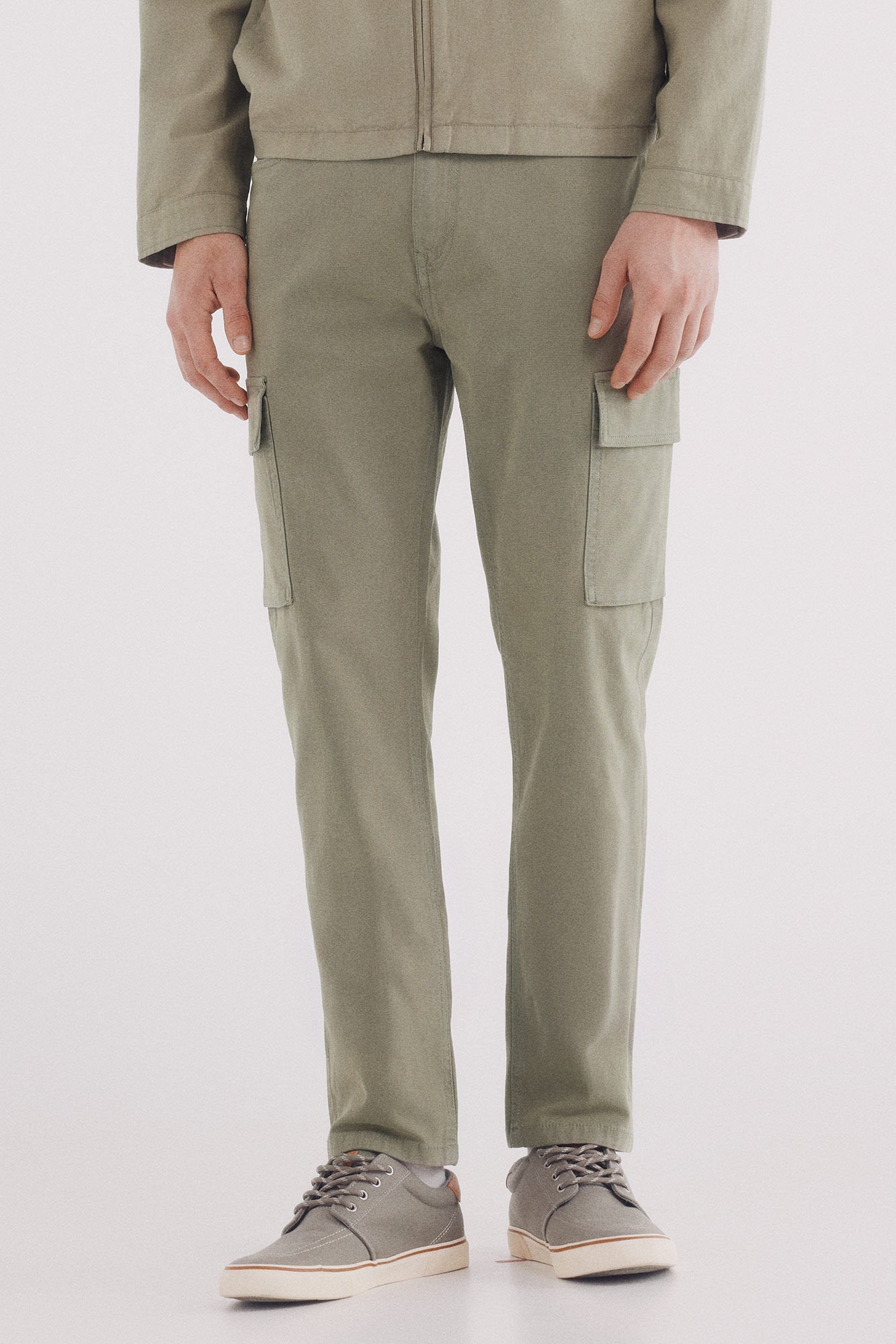 Springfield_Slim Fit Cargo Structured Jeans_0399333_93_02