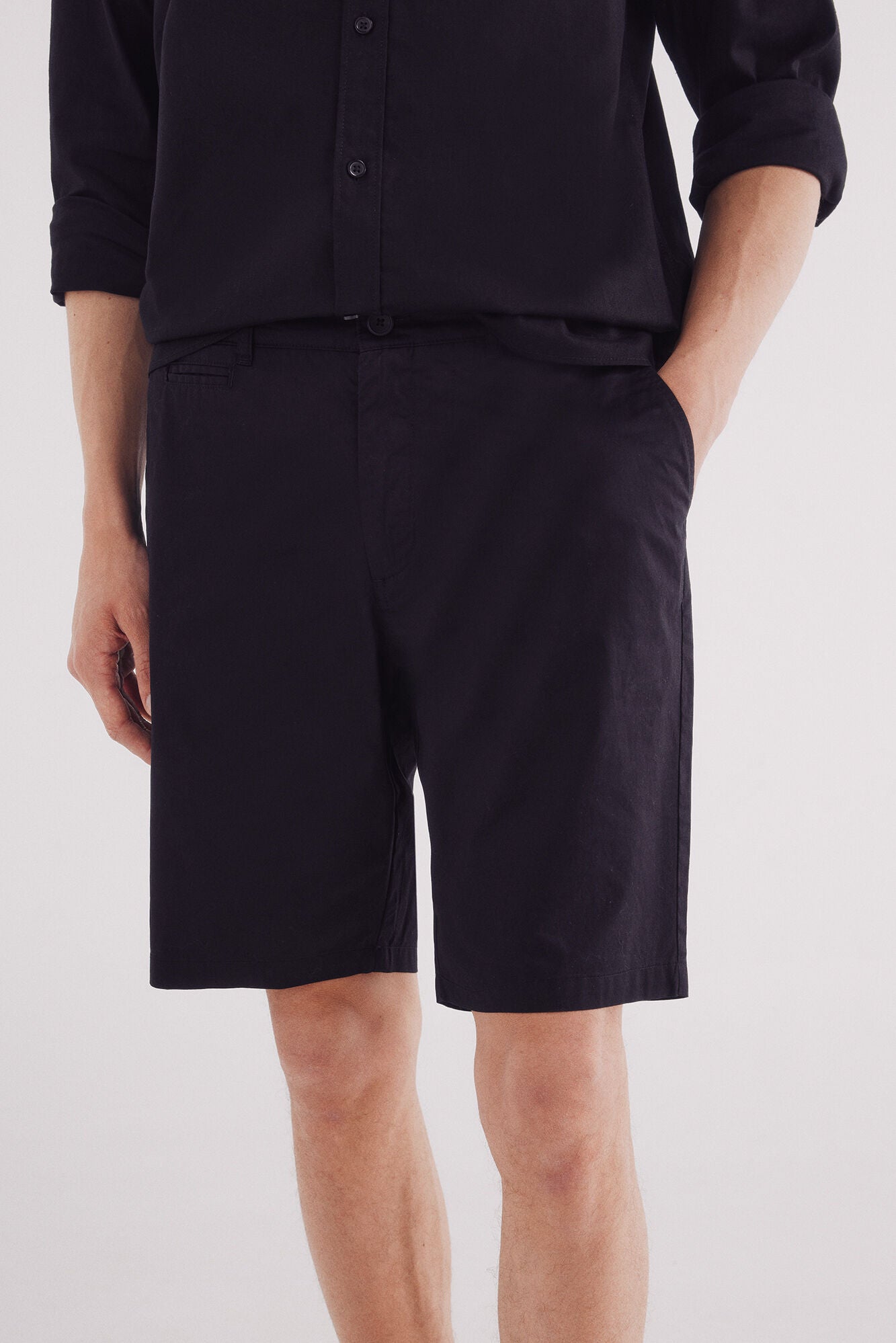 Springfield_Black_Lightweight Comfort Fit Bermuda Shorts_0432177_01_02