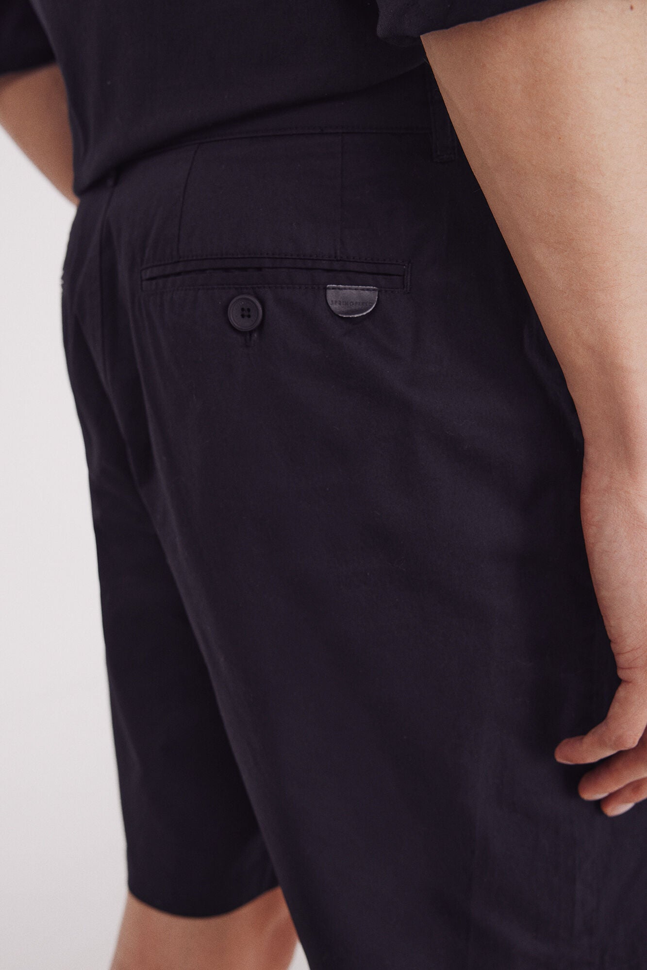 Springfield_Black_Lightweight Comfort Fit Bermuda Shorts_0432177_01_05