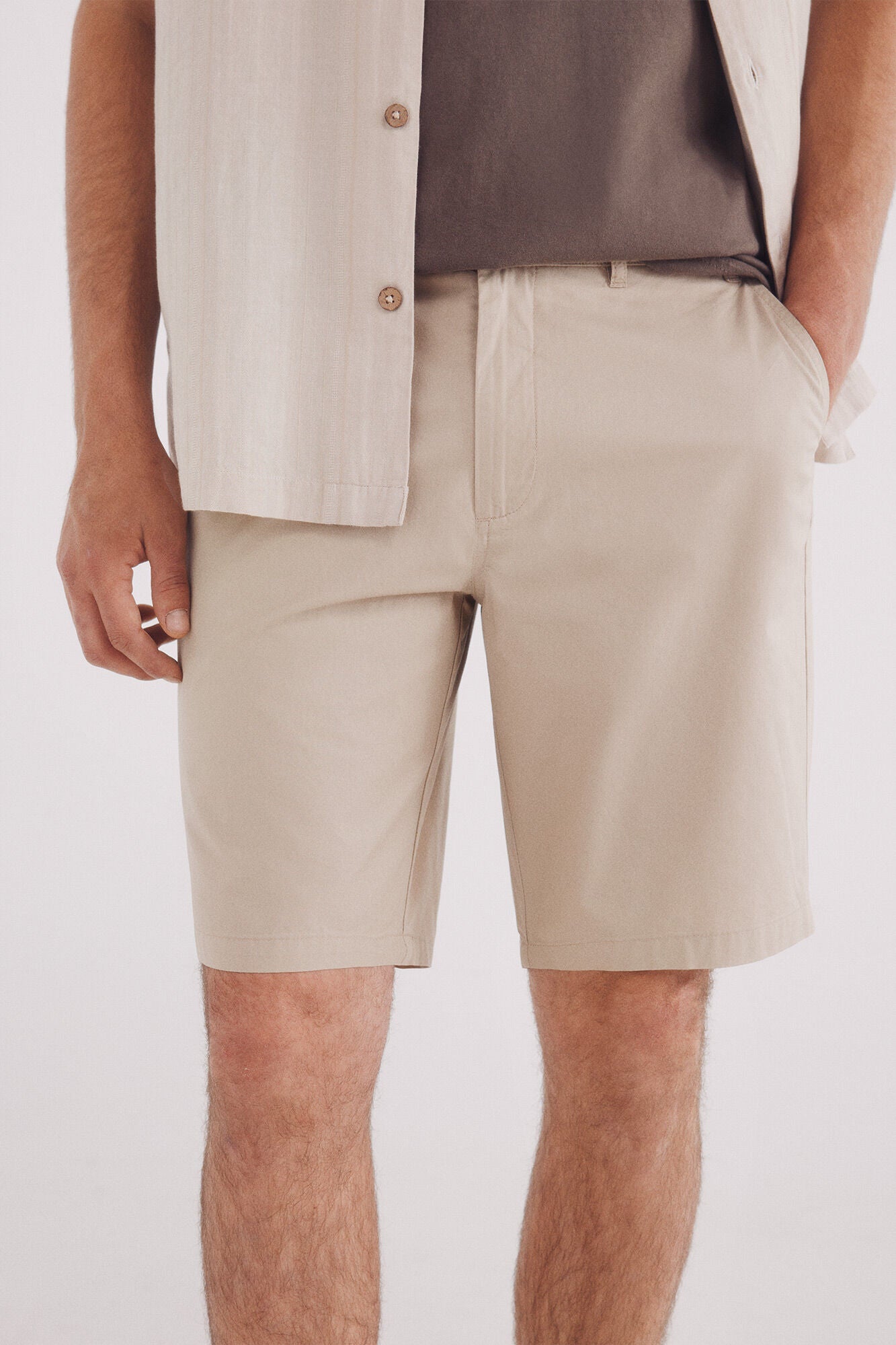 Springfield_Beige_Lightweight Comfort Fit Bermuda Shorts_0432177_37_02