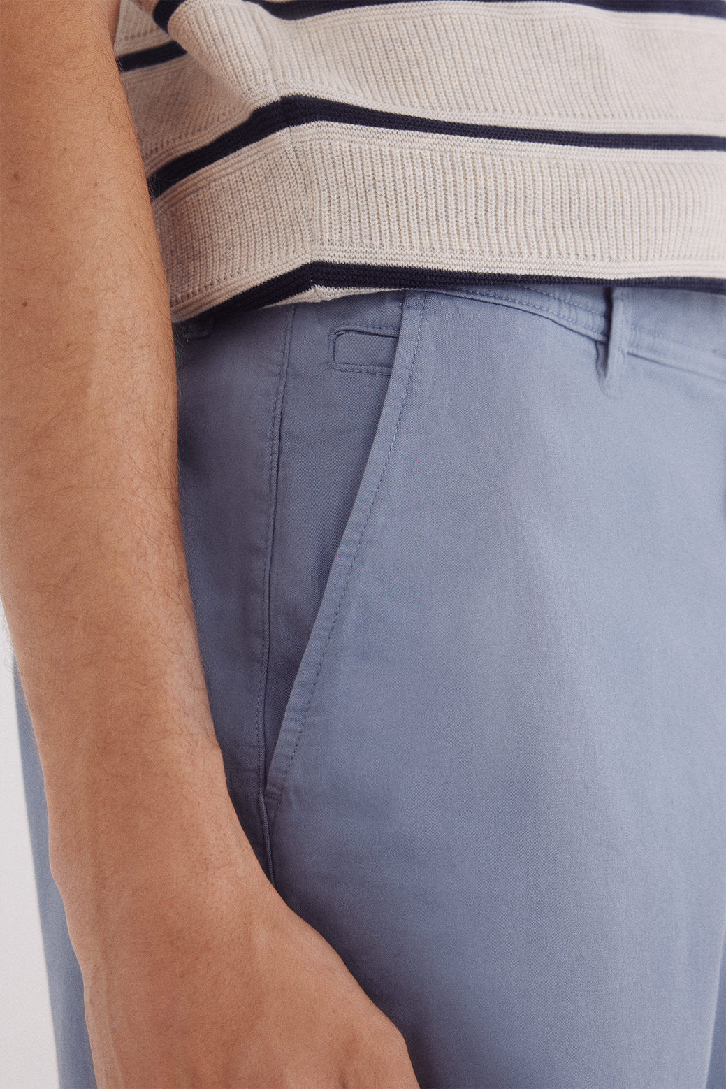 Springfield_Coloured Comfort Fit Bermuda Shorts_0439942_15_03