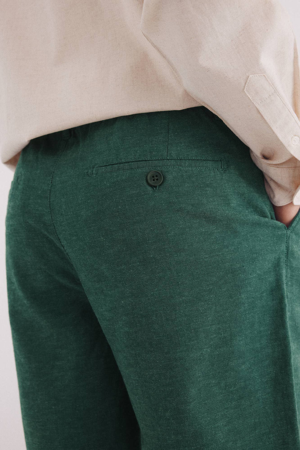 Springfield_Slim Fit Linen Bermuda Shorts_0439946_22_05