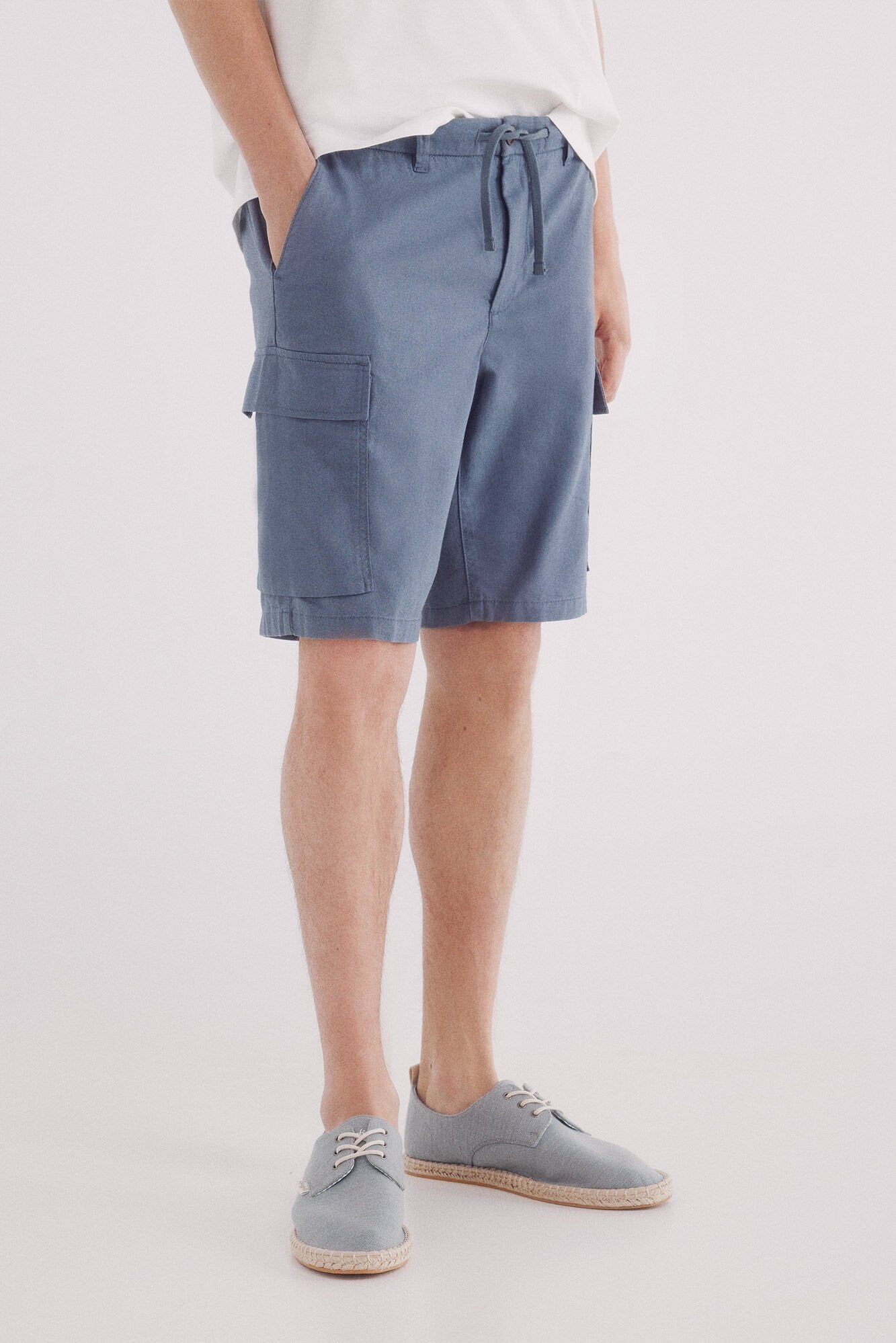 Springfield_Comfort Fit Linen Cargo Bermuda Shorts_0439954_83_02