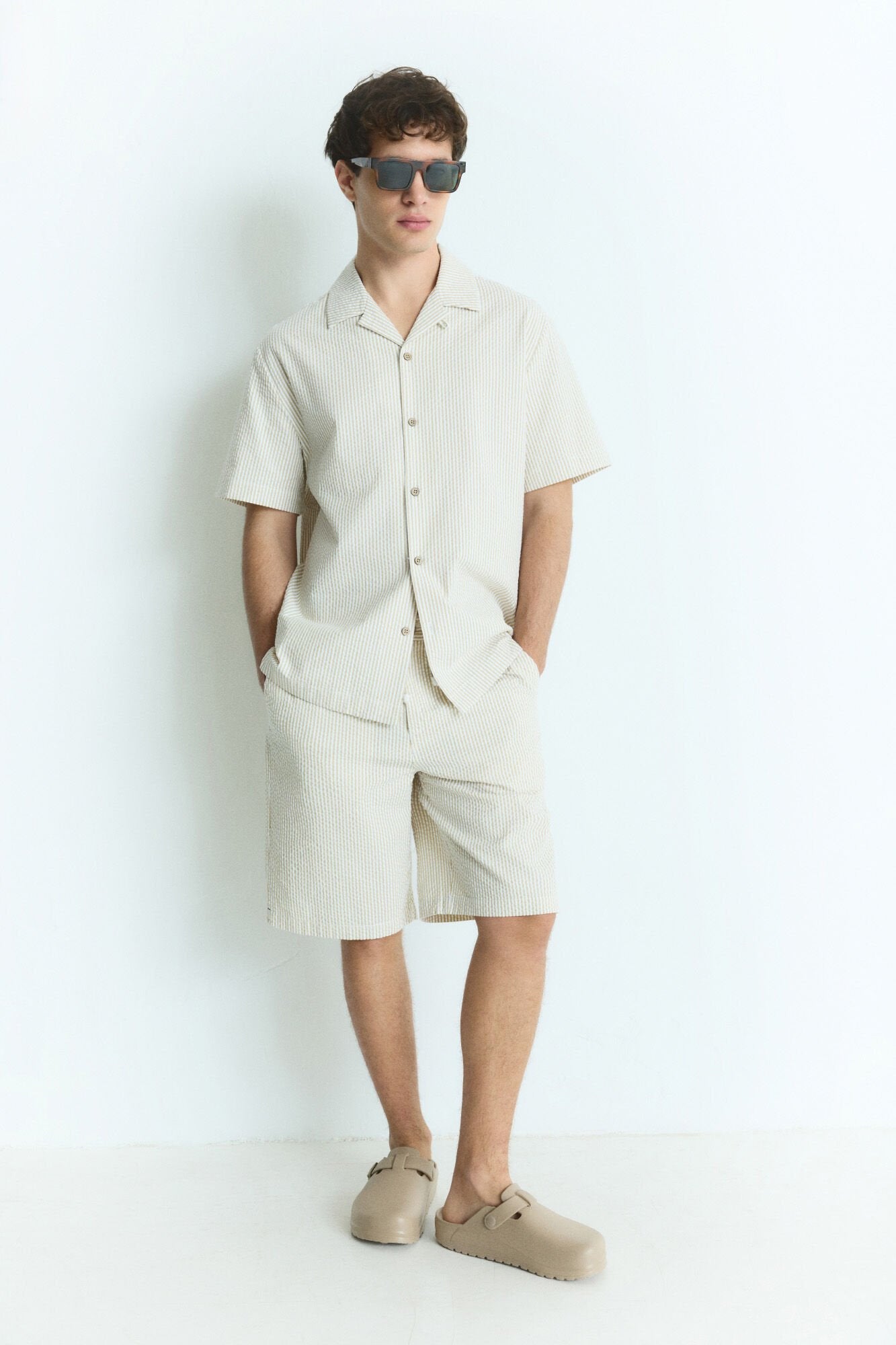 Springfield_Relaxed Fit Seersucker Bermuda Shorts_0439957_51_03