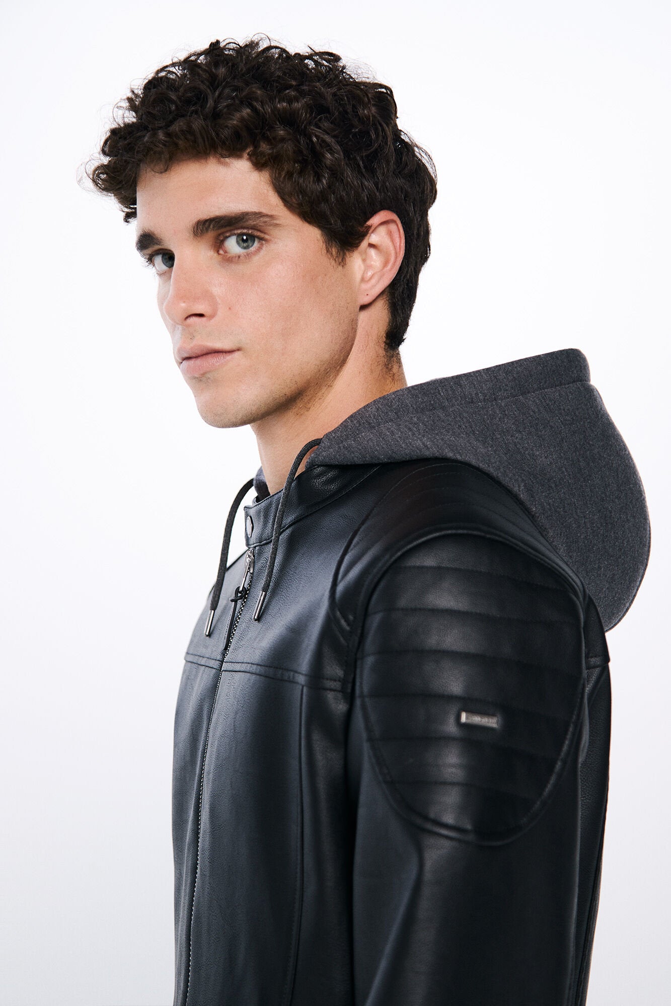 Springfield_Faux Leather Jacket with Hood_0489245_01_06