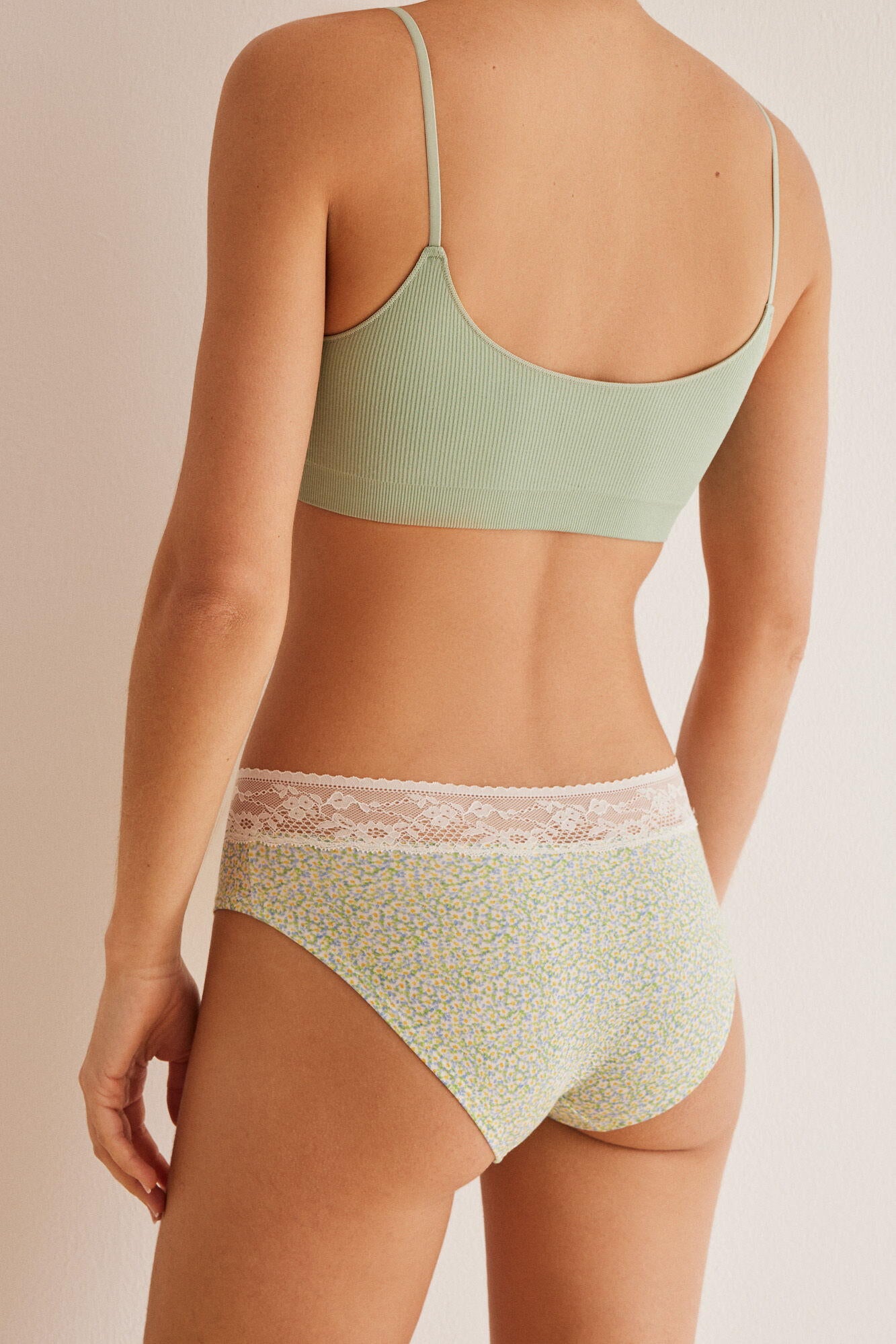 Green Wide Brief_0877604_23_02
