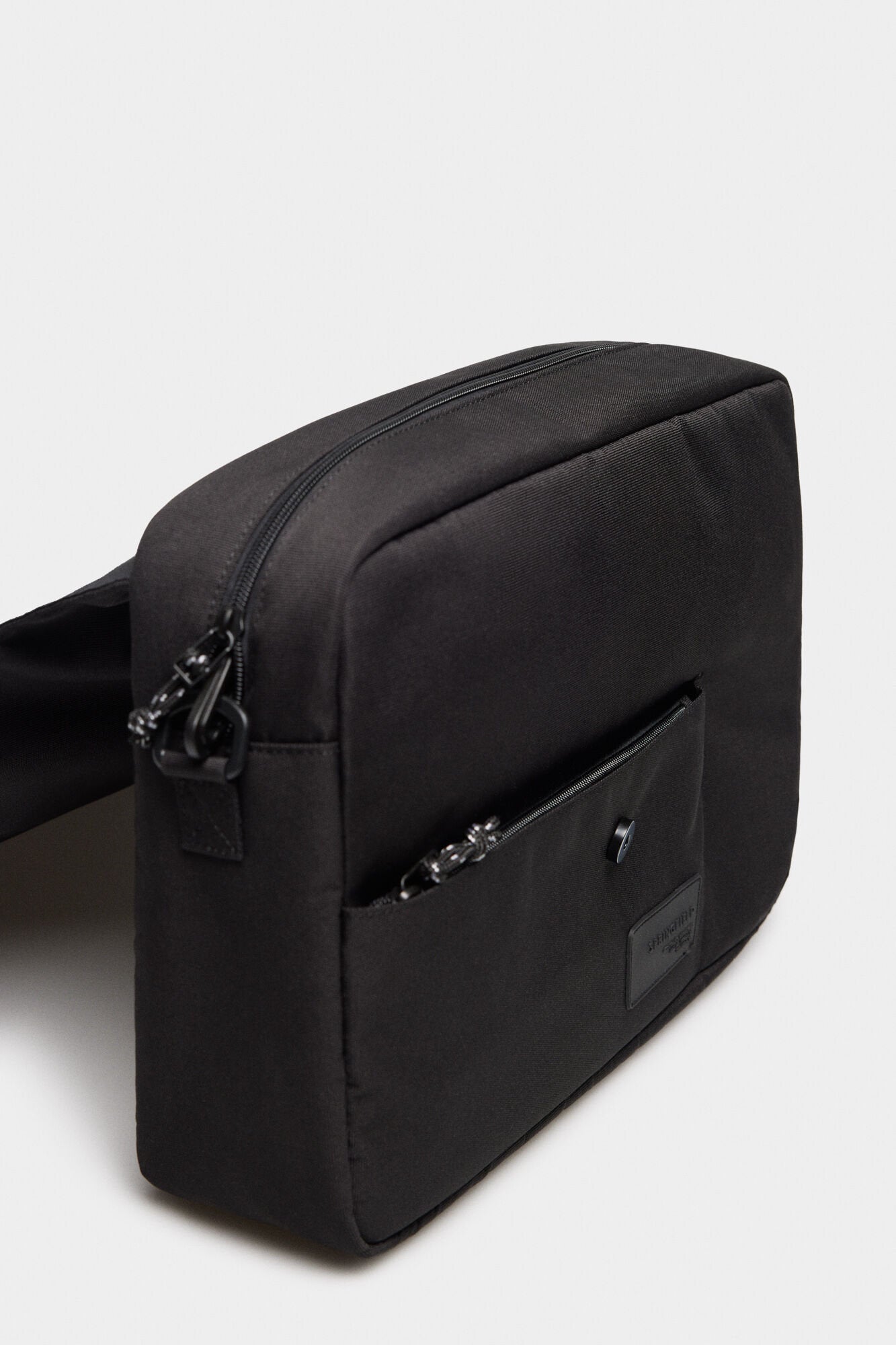 Black Messenger Bag_0967011_01_04