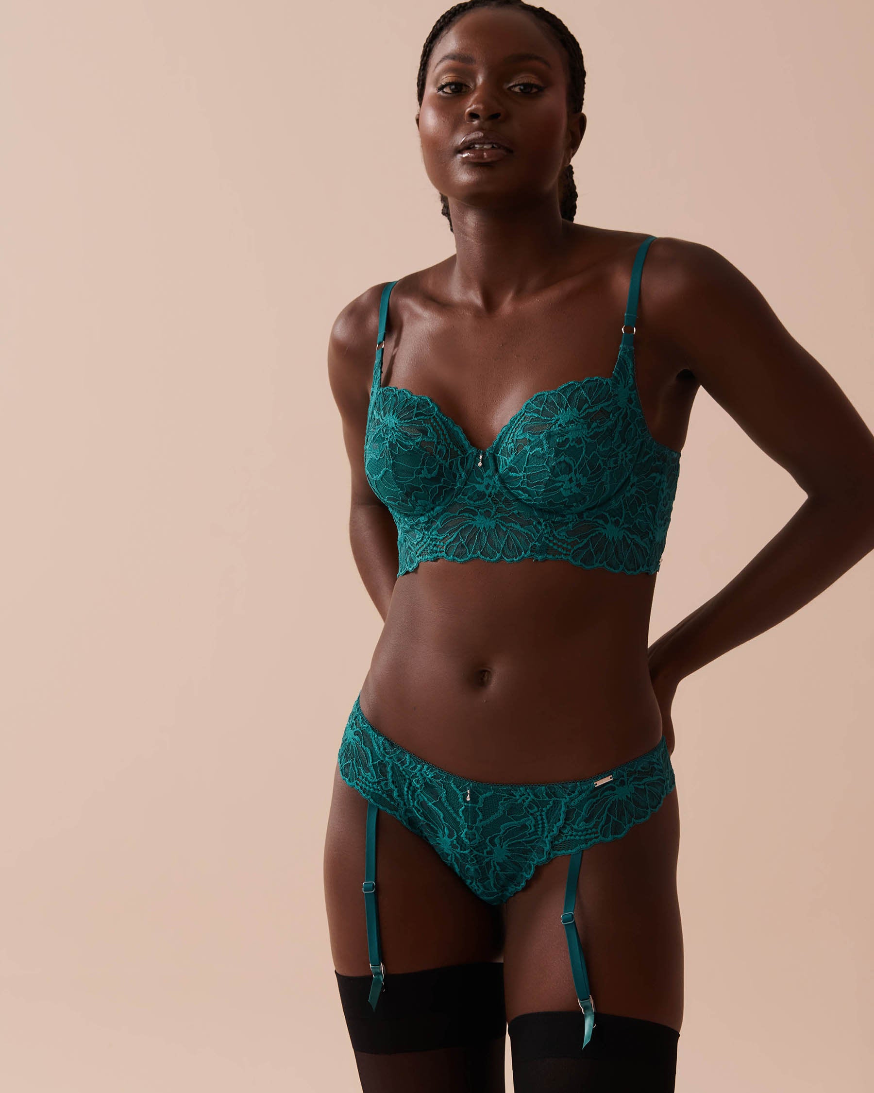 Unlined Full Coverage 2-tone Lace Bra in Different Cup Sizes_10100155_30032_01