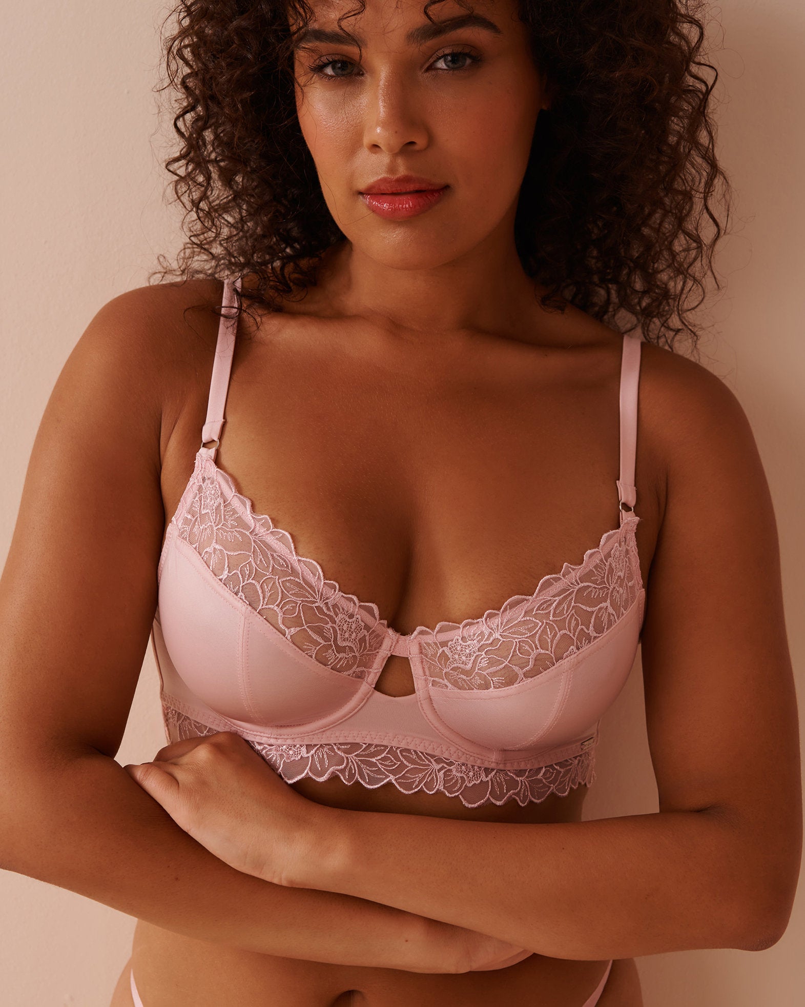 Unlined Shiny Microfiber and Mesh Bra in Different Cup Sizes_10100157_60042_03