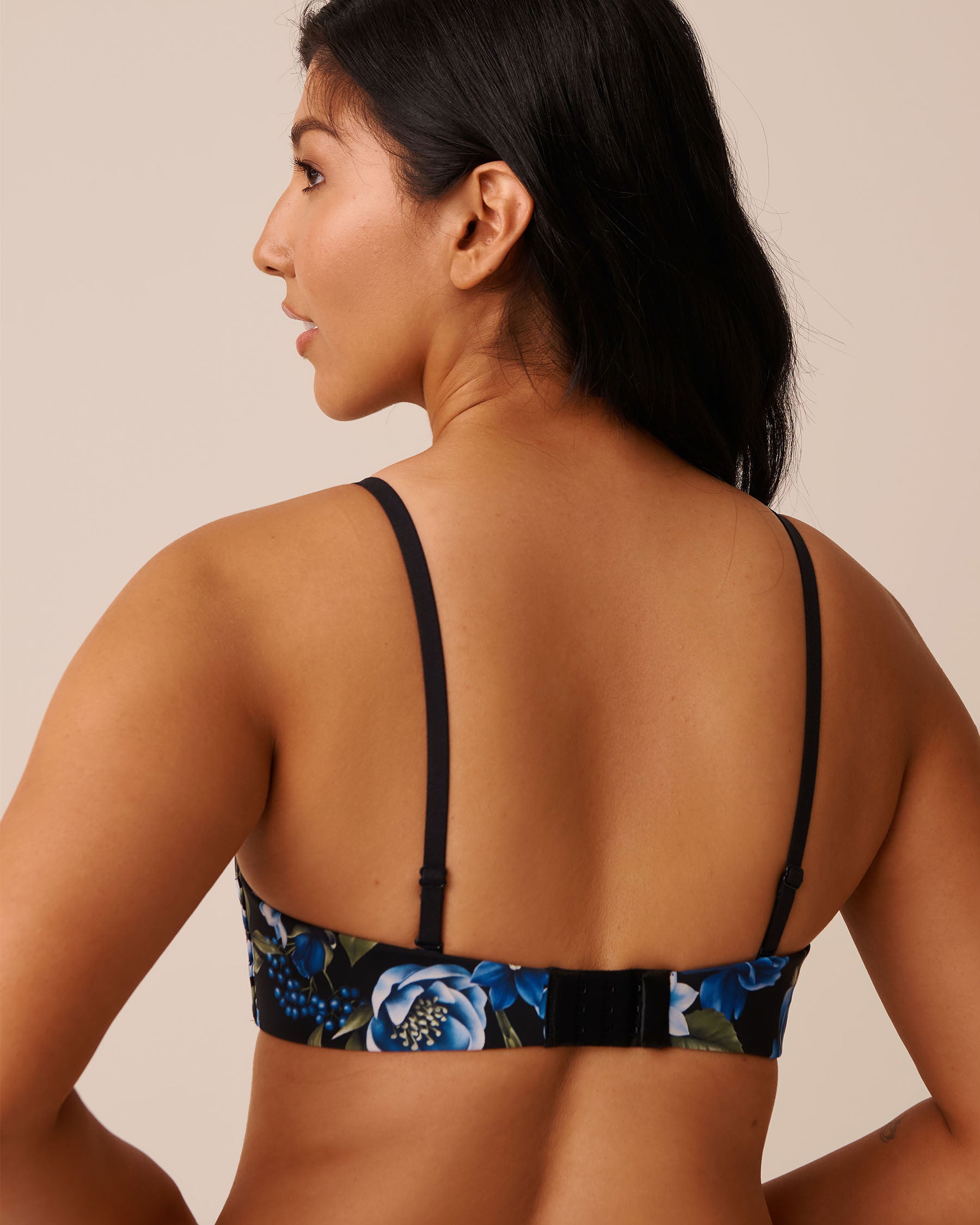 La Vie en Rose_Black & Blue Garden_Lightly Lined Memory Foam Strapless Bra in Different Cup Sizes_10200523_P00430_07