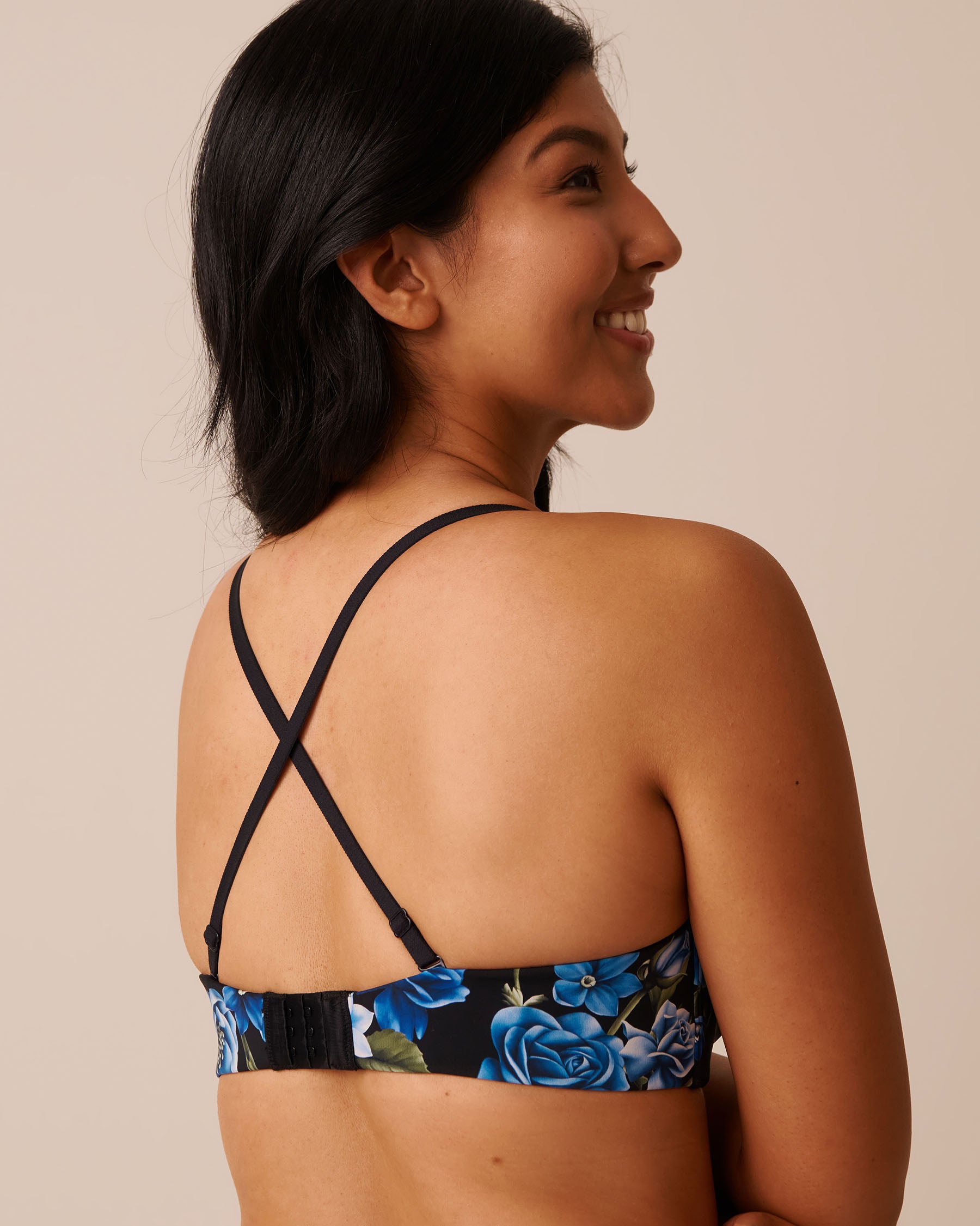 La Vie en Rose_Black & Blue Garden_Lightly Lined Memory Foam Strapless Bra in Different Cup Sizes_10200523_P00430_08