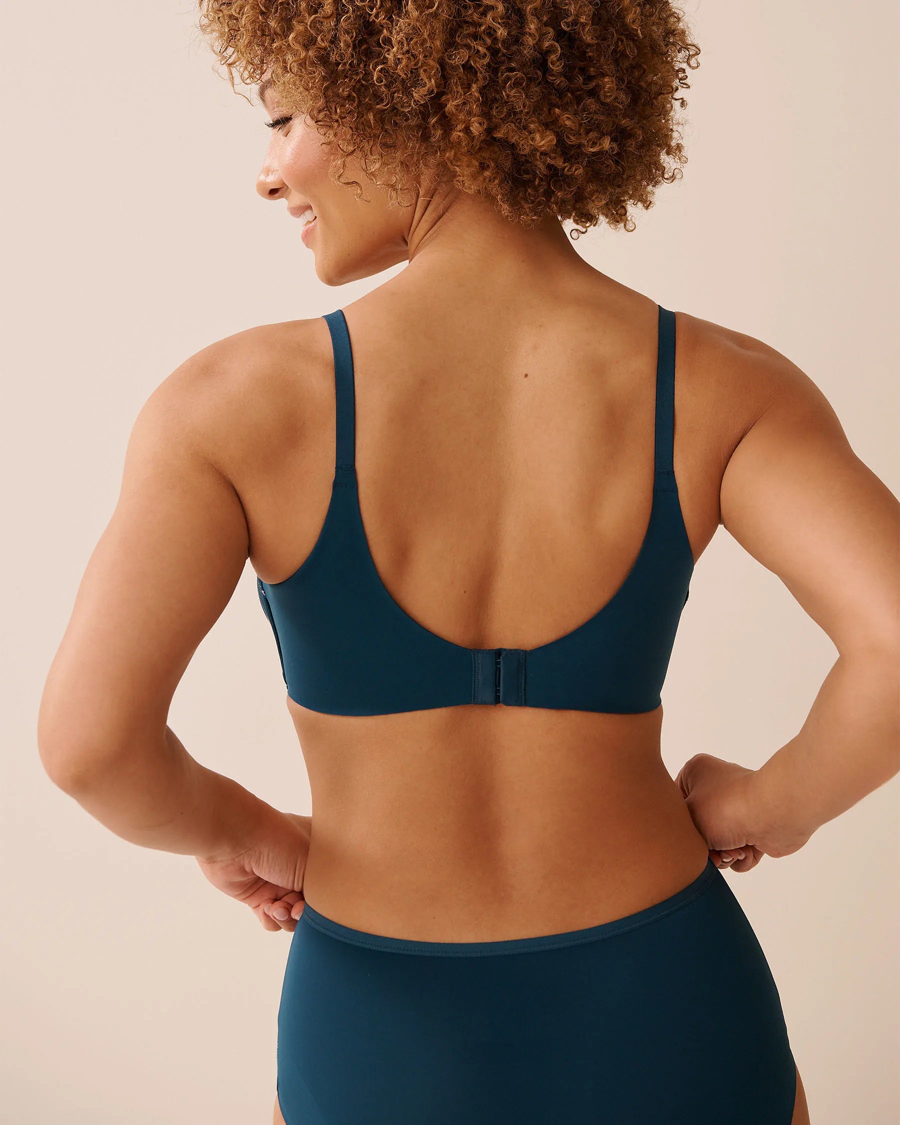 La Vie en Rose_Reflecting Mix Flowers_Lightly Lined Wireless Sleek Back Bra in Different Cup Sizes_10200545_P40478_02