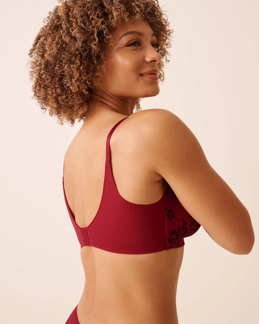 La Vie en Rose_Savvy Red Flowers_Lightly Lined Wireless Sleek Back Bra_10200549_P60419_02