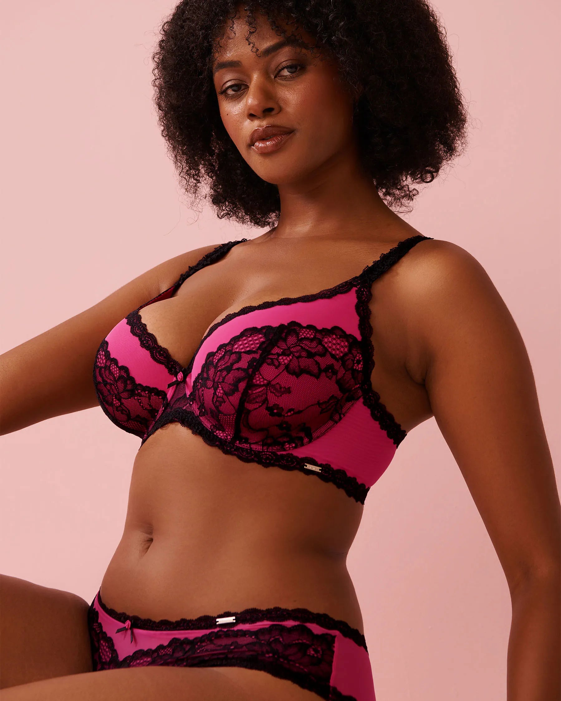La Vie en Rose_Fuchsia Rose_Lightly Lined Lace and Mesh Bra in Different Cup Sizes_10200562_60228_04