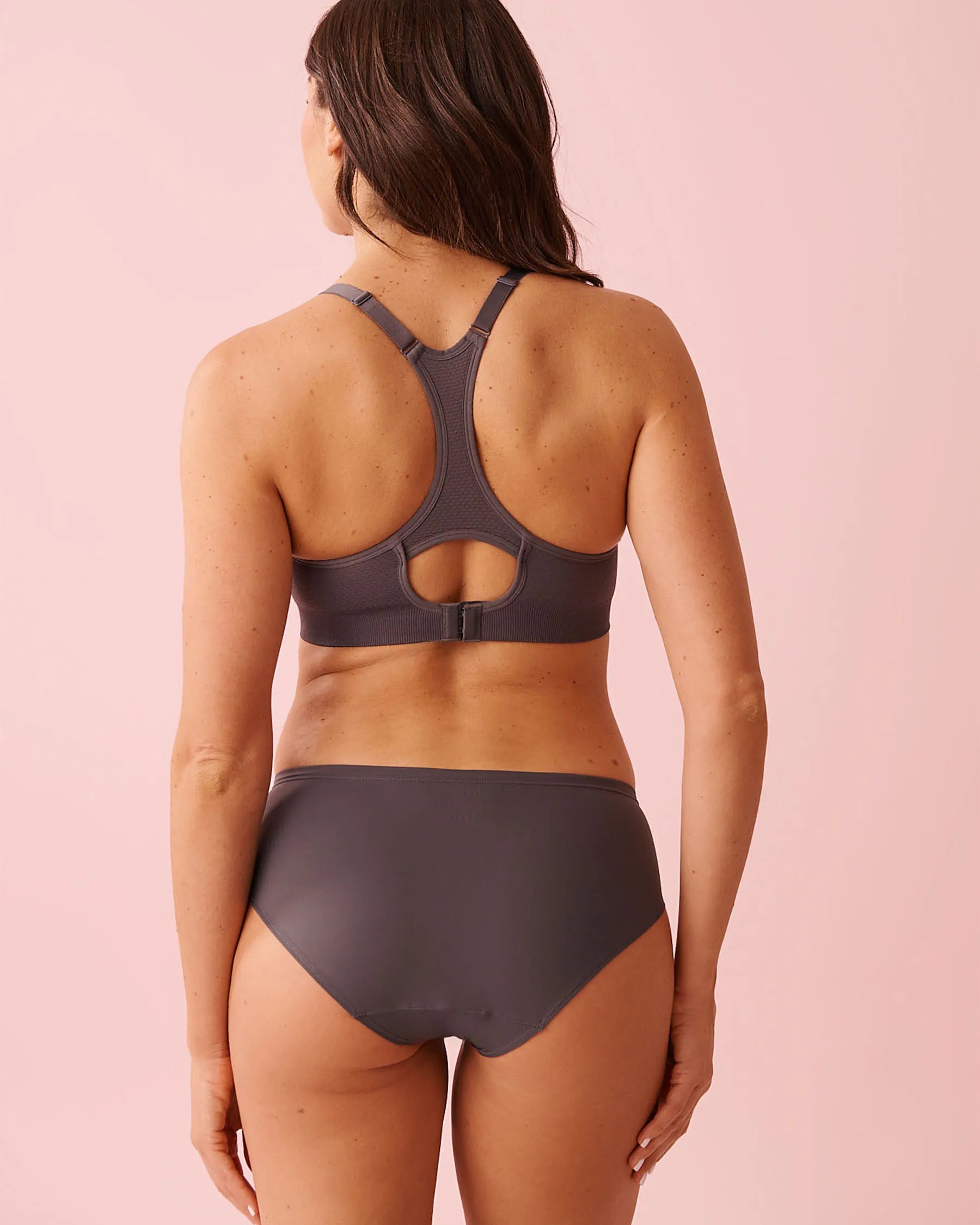 La Vie en Rose_Magnet_Low Impact Racerback Seamless Sports Bra_10200574_00016_02