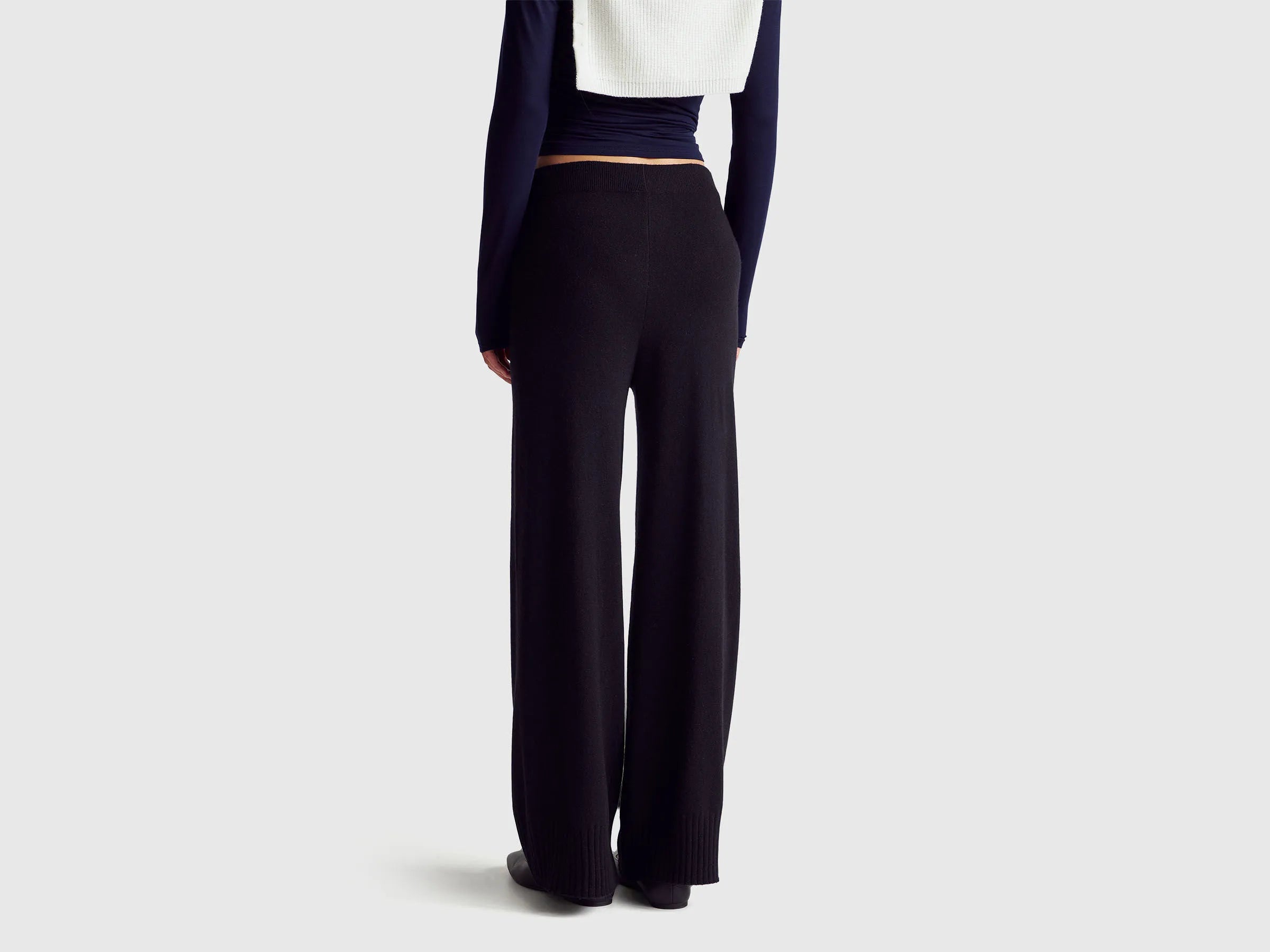 Benetton_Black_Black Wide Leg Trousers in Cashmere and Wool Blend_102HDF00Z_700_03
