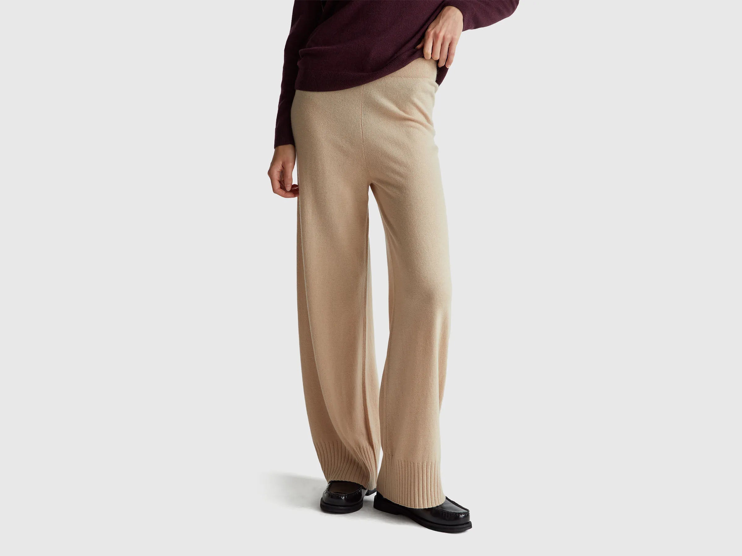 Benetton_Beige_Beige Wide Leg Trousers in Cashmere and Wool Blend_102HDF00Z_994_02