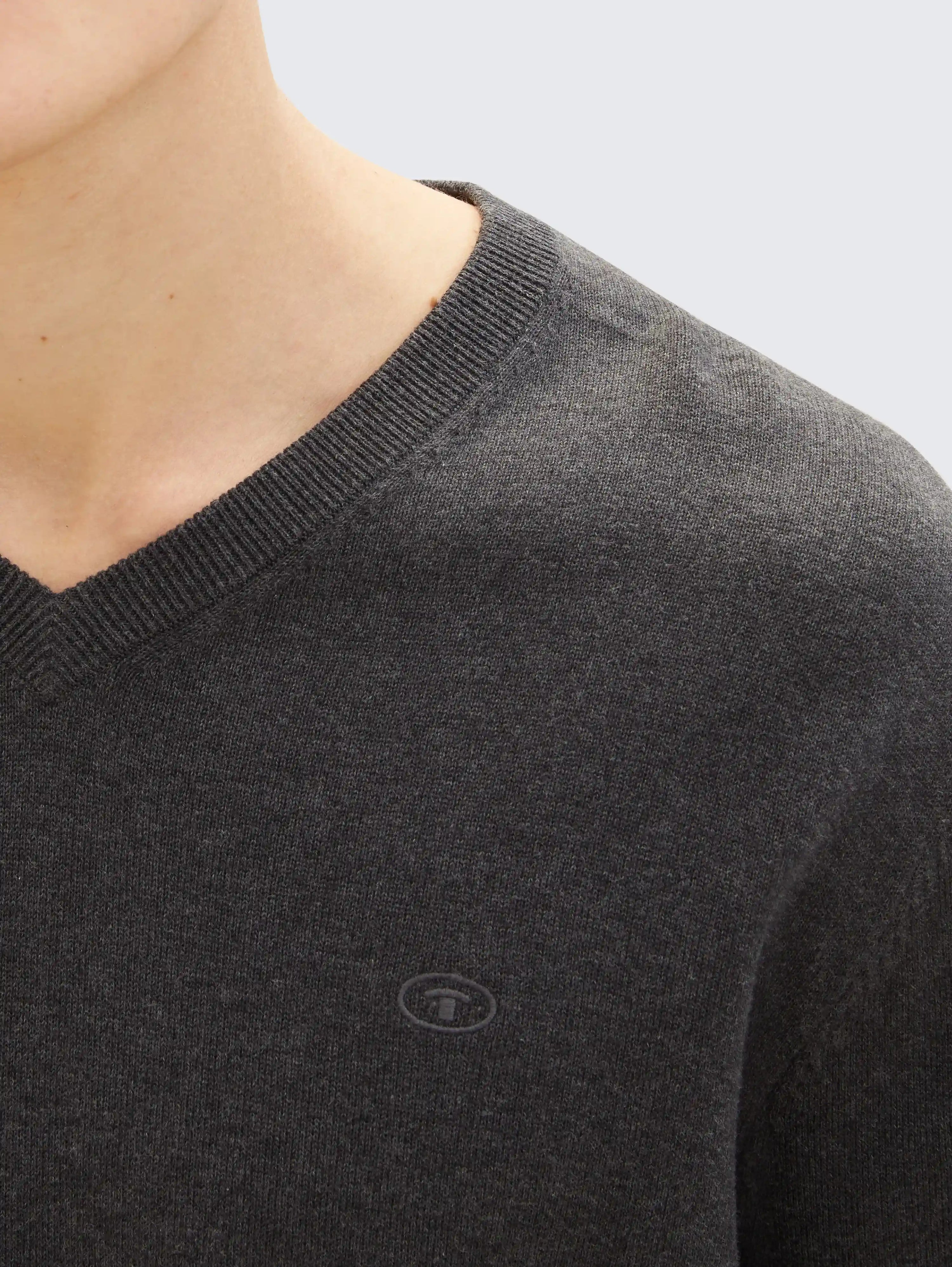 Tom Tailor_0_Knitted Jumper with V-Neck_1038427_10617_05