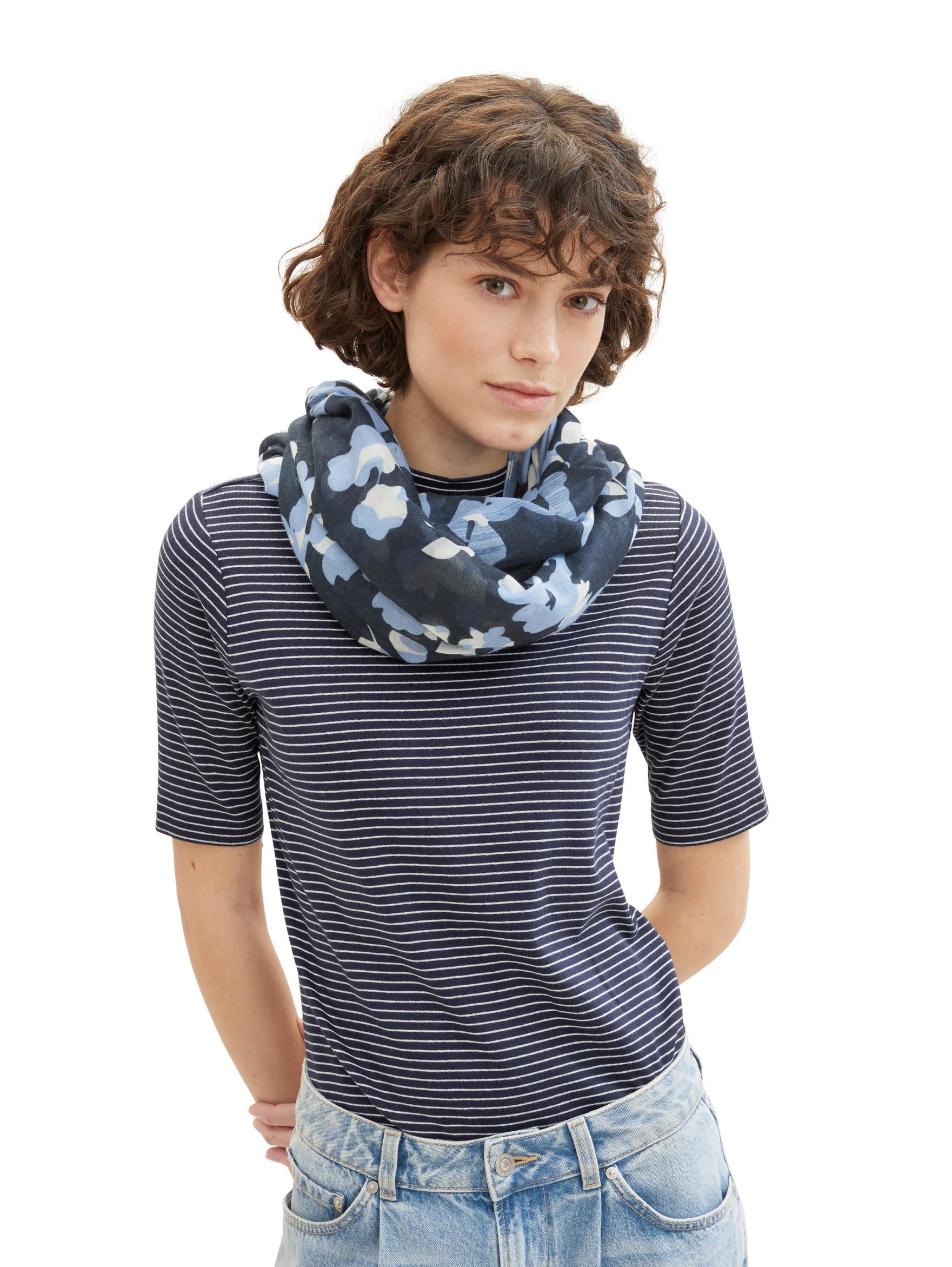Printed Loop Scarf_1040370_34757_01