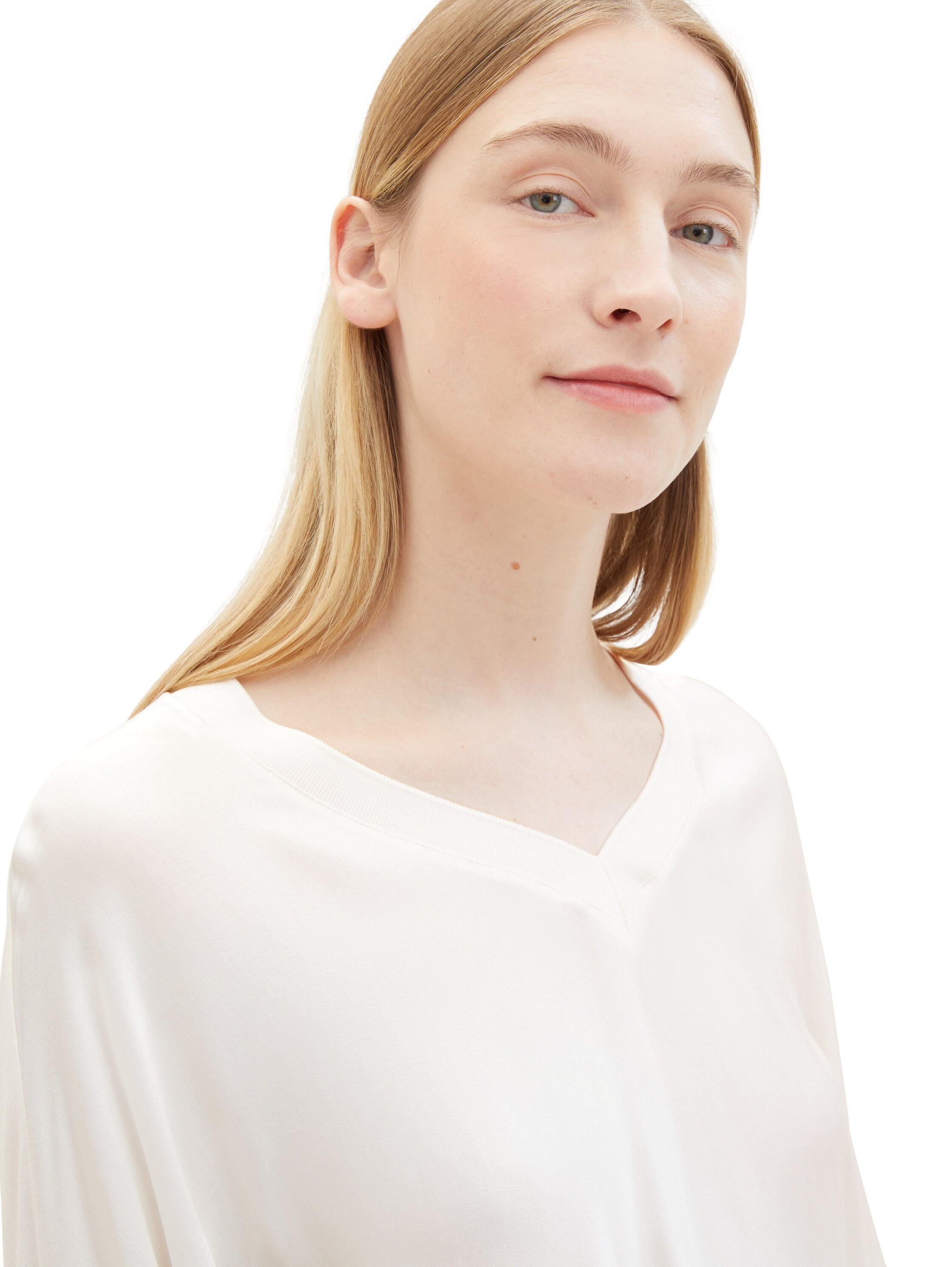 T-Shirt V-Neck Batwing_1040539_10315_06