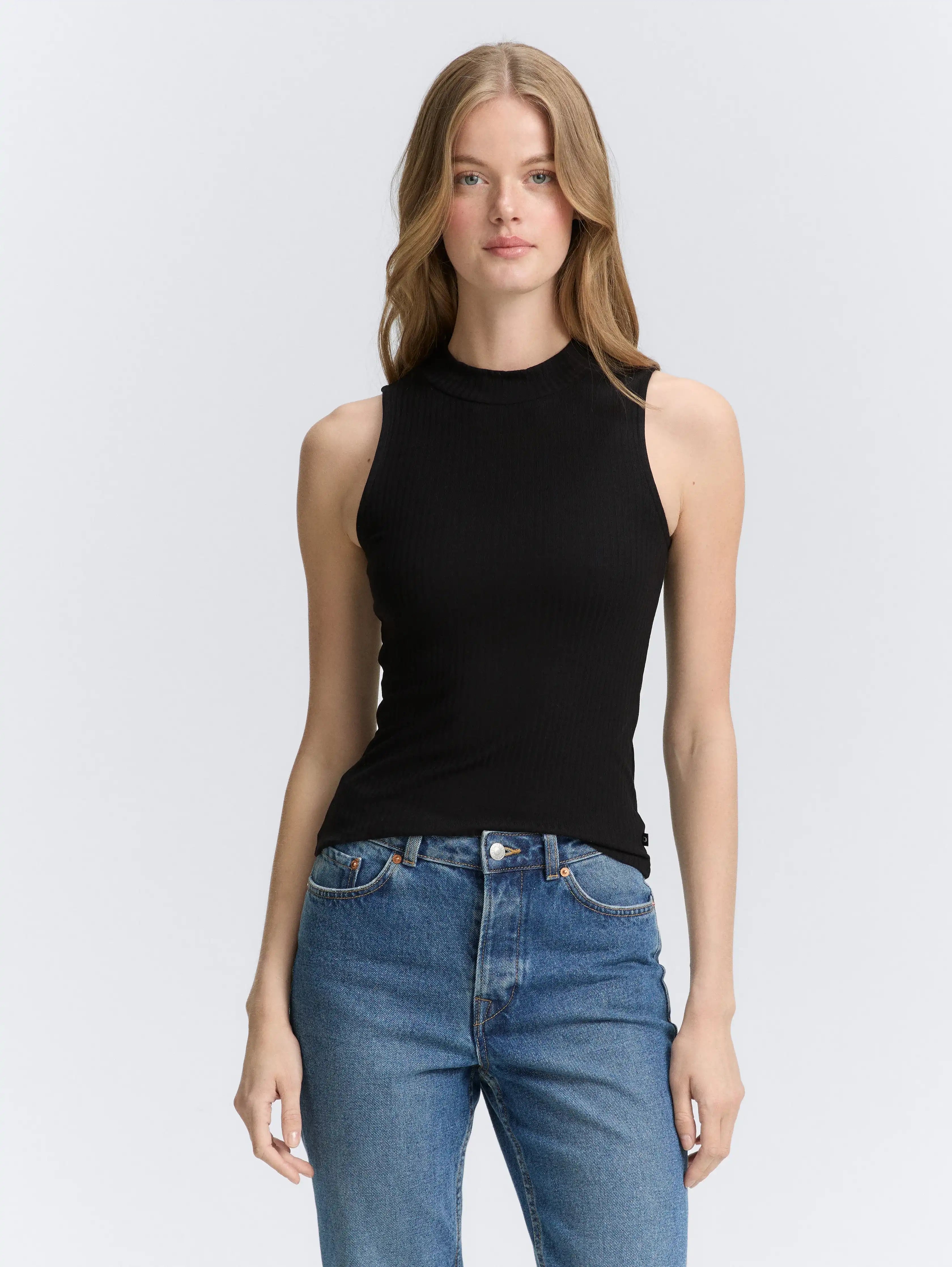 Tom Tailor_0_Ribbed Top with Stand-Up Collar_1043074_38384_02
