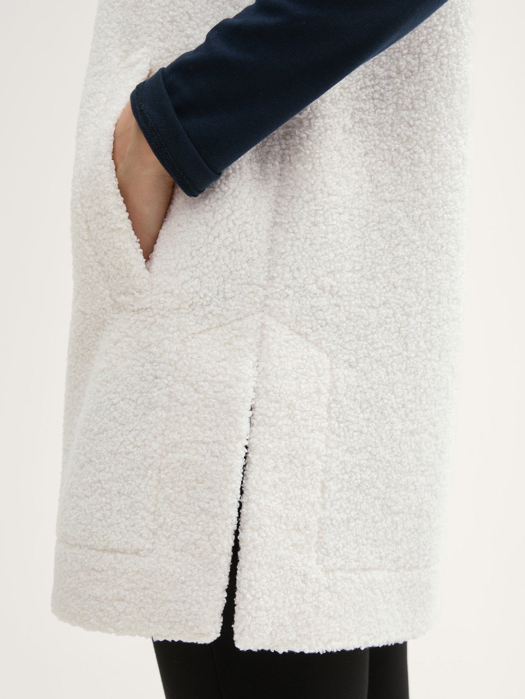 Long Hooded Teddy Gilet_1043177_10315_05