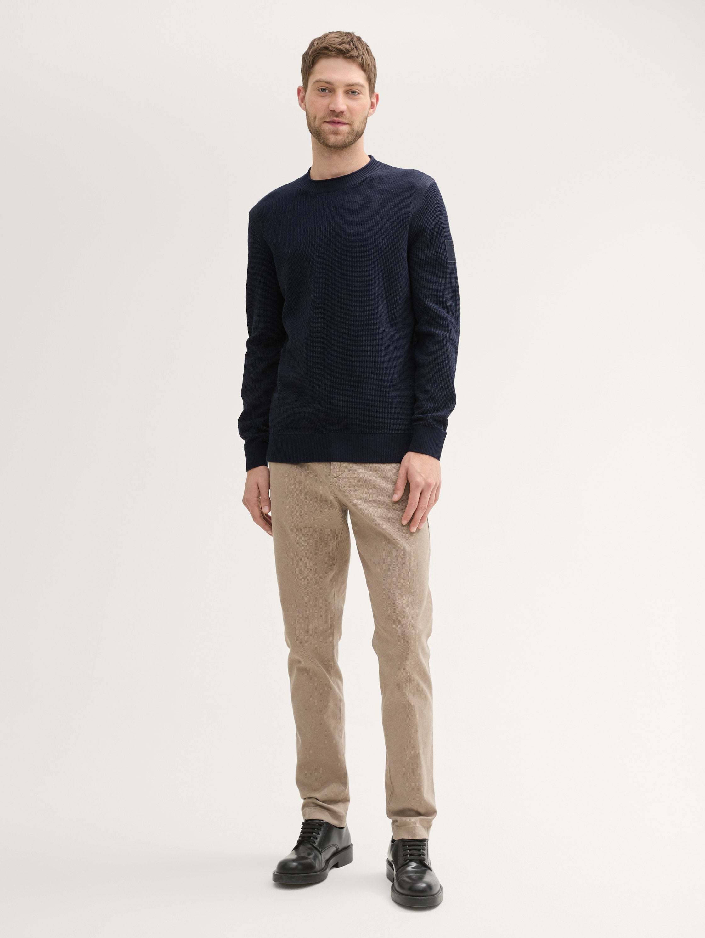 Textured Knitted Sweater_1043258_36506_03