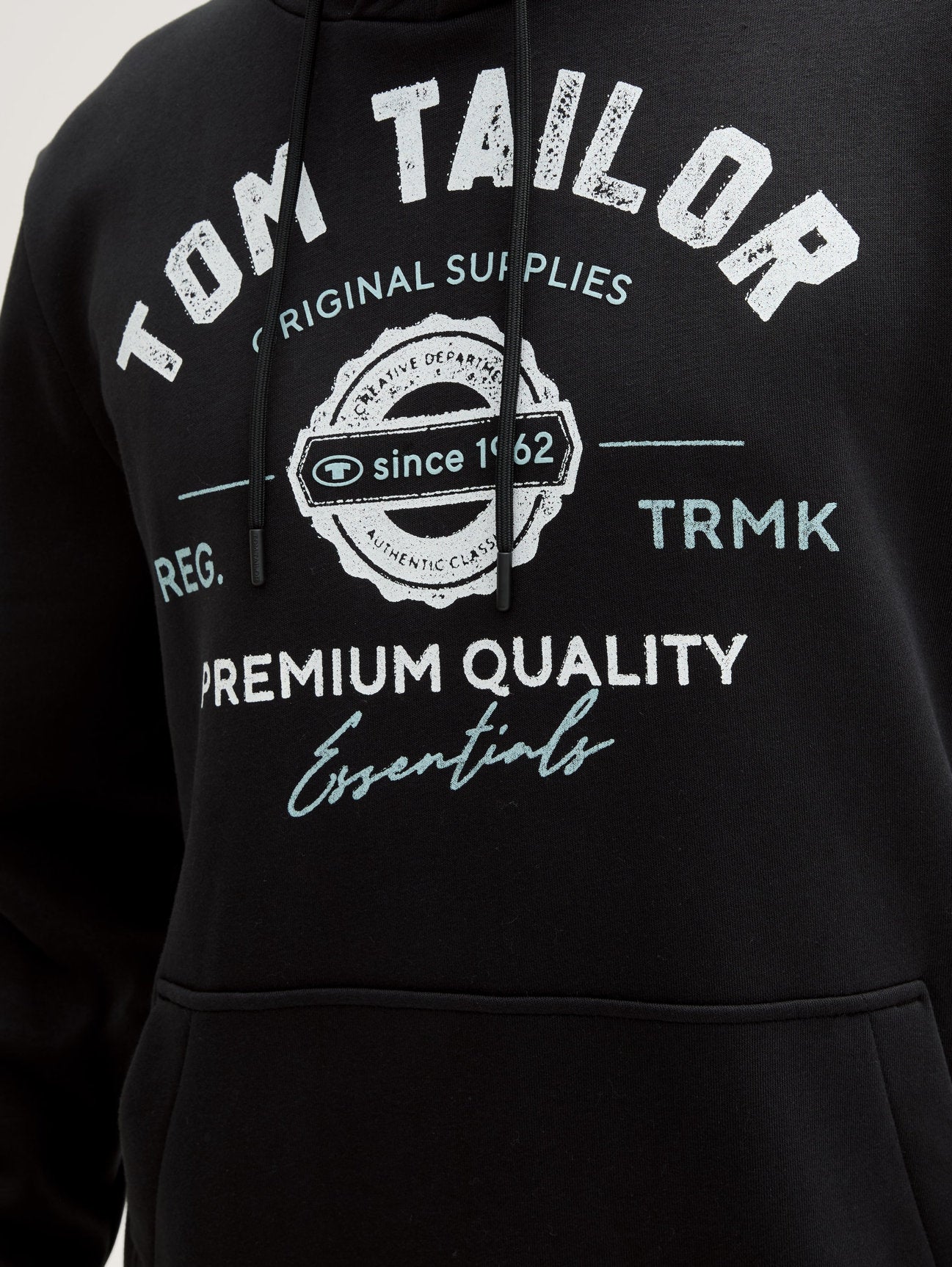 Hoodie with A Logo Print_1043292_29999_05