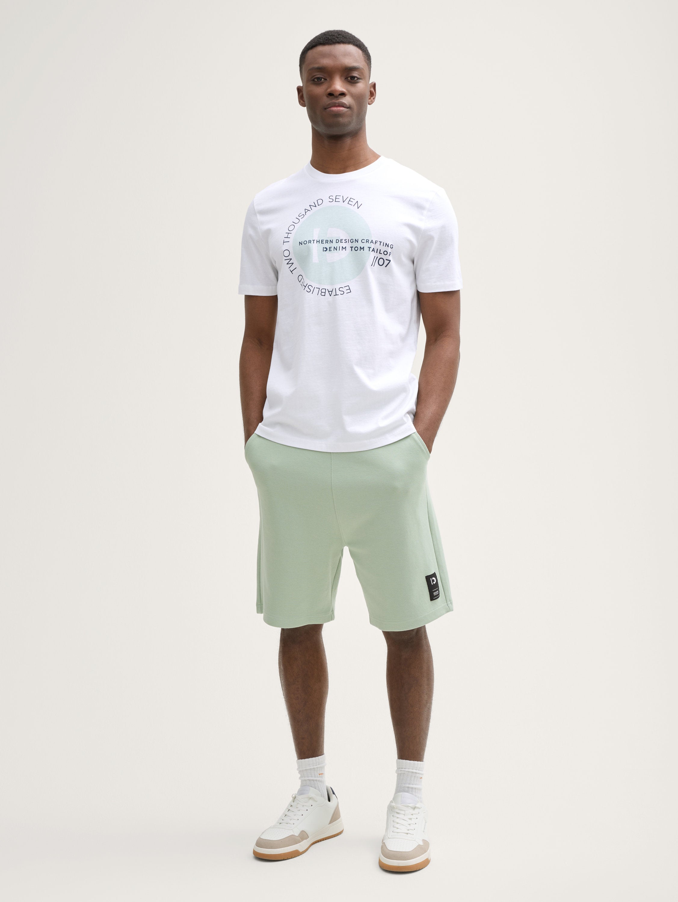 Tom Tailor_Basic T-Shirt with Logo Print_1043491_10991_02