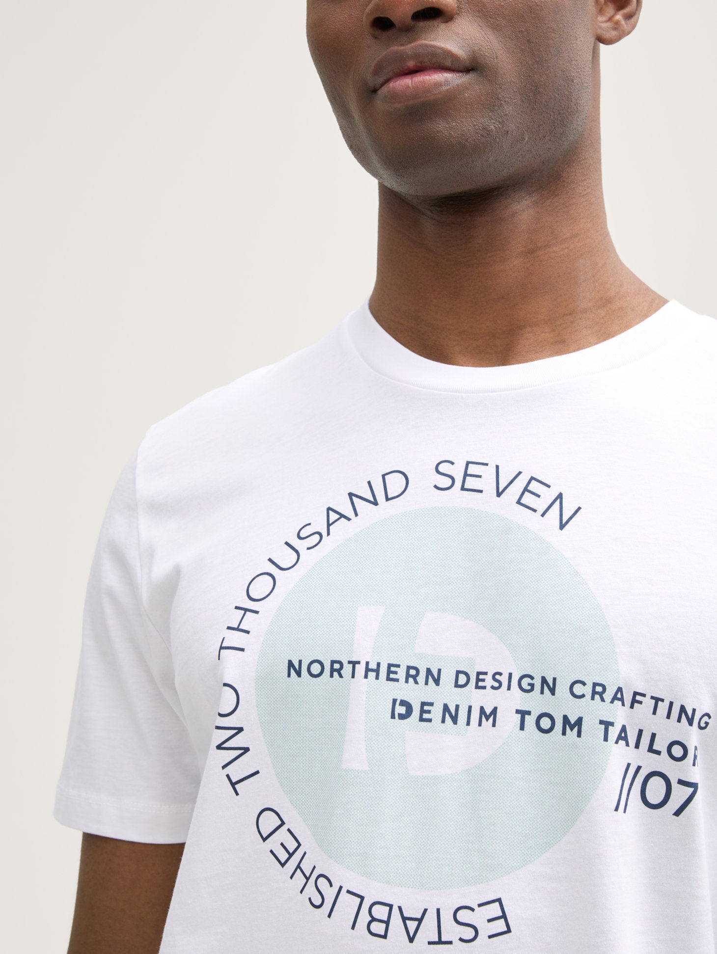 Tom Tailor_Basic T-Shirt with Logo Print_1043491_10991_04