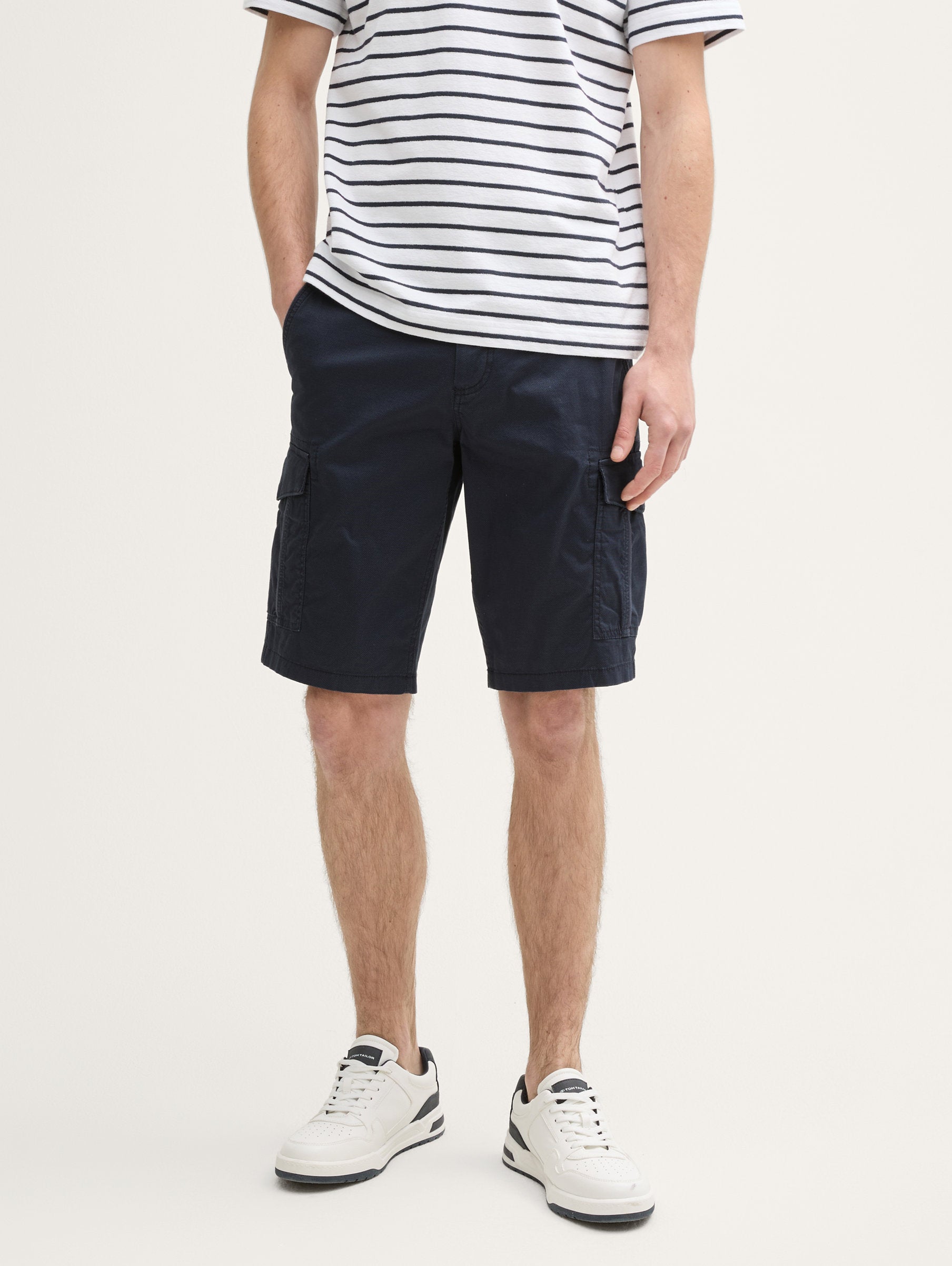 Tom Tailor_Cargo Shorts with Pockets_1044709_37213_04