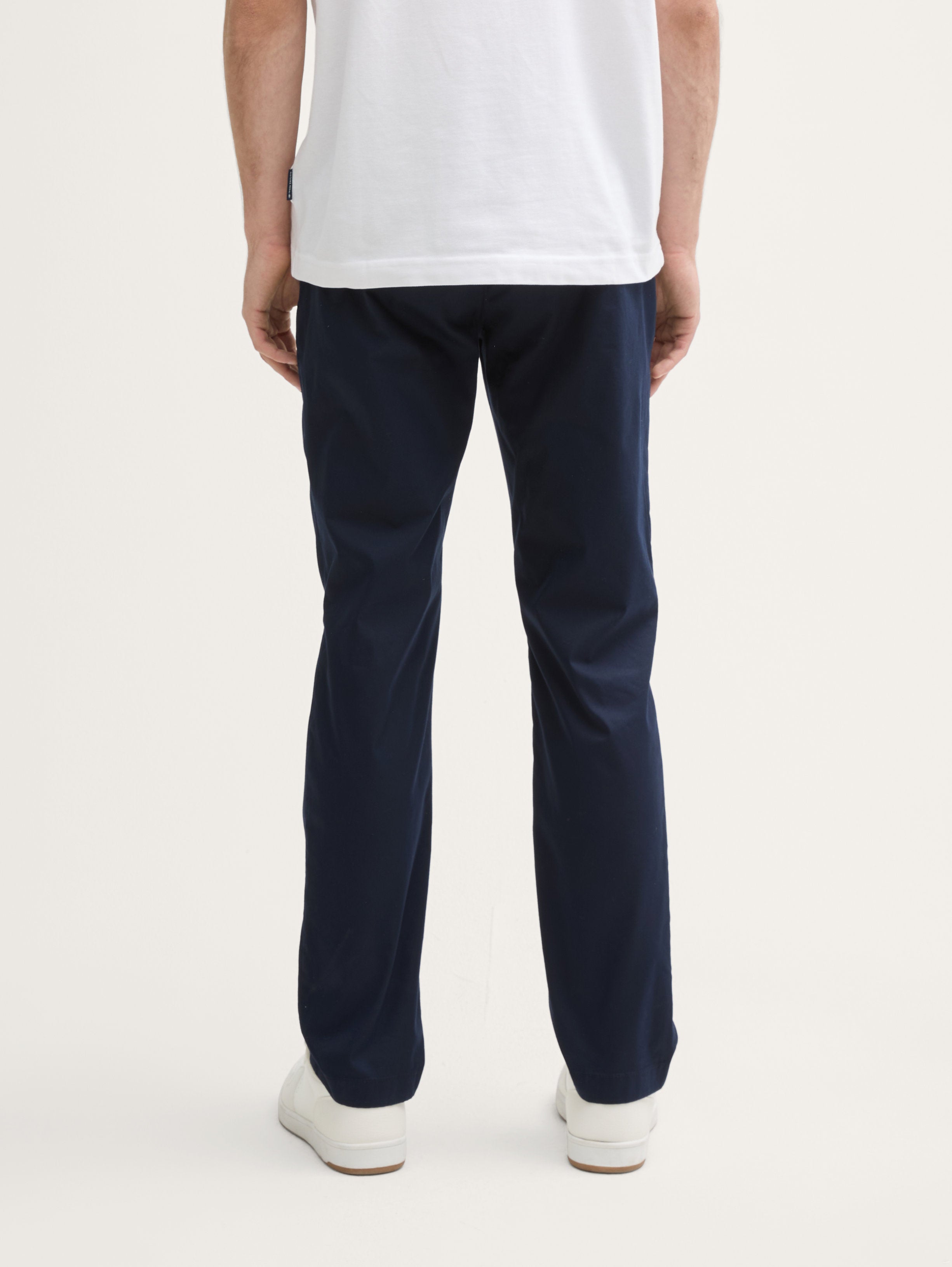 Tom Tailor_Ultralight Regular Fit Chino Trousers_1044711_10668_02