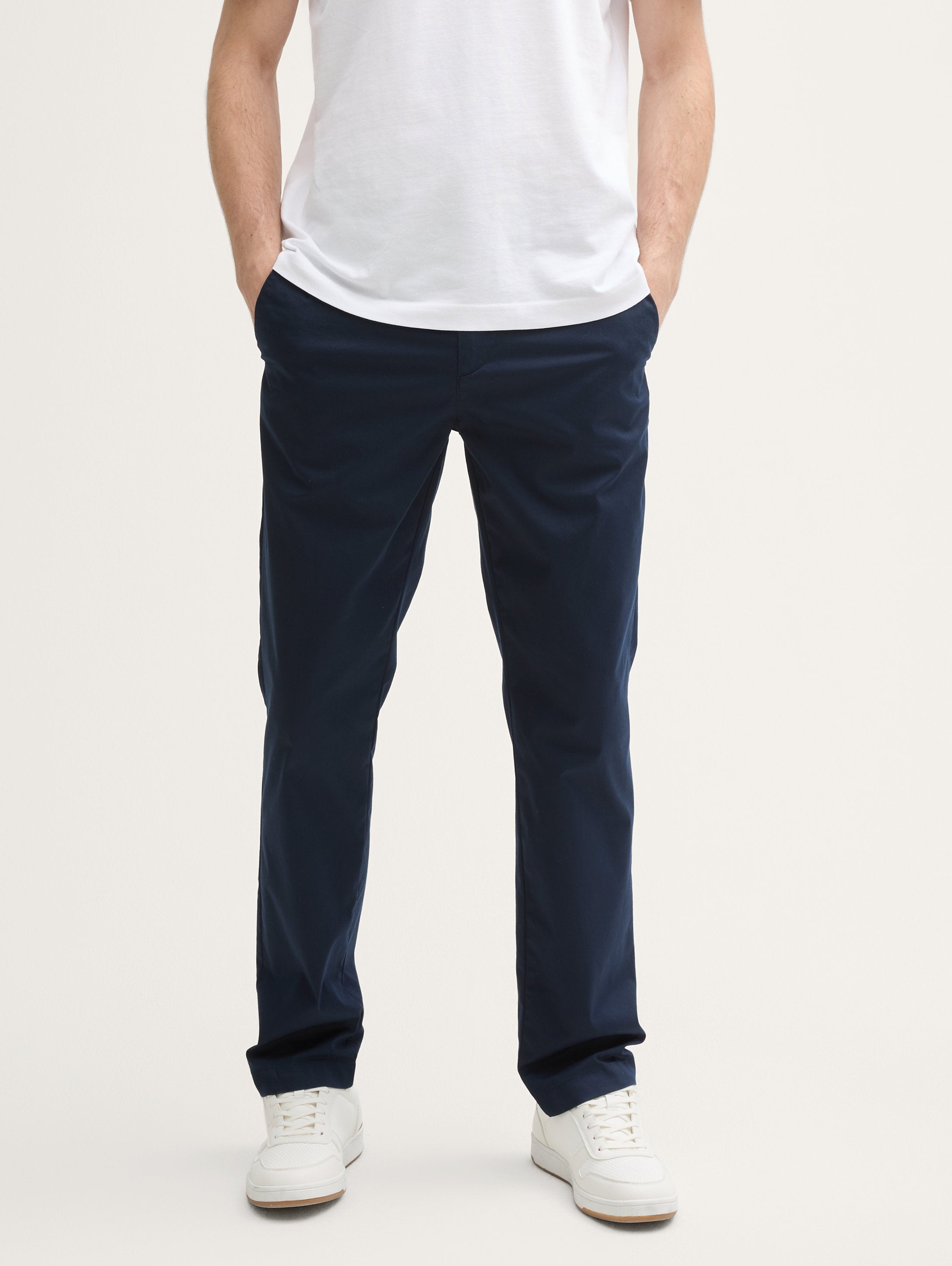 Tom Tailor_Ultralight Regular Fit Chino Trousers_1044711_10668_04