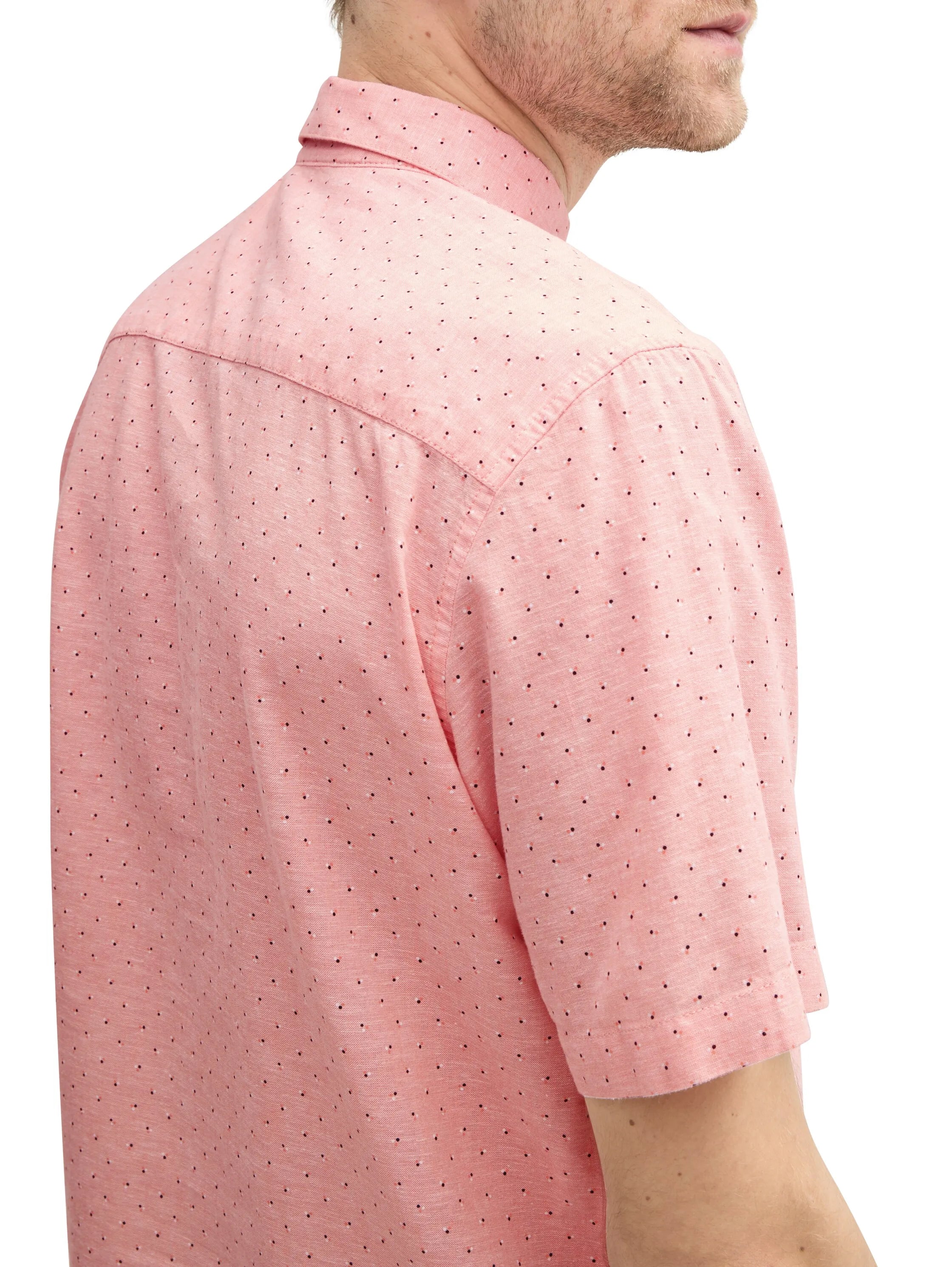 Tom Tailor Coral Dot Design Men Regular Fit Short-Sleeved Shirt with Linen Content in a Polka Dot Pattern SKU: 1045099_37333 Image 03