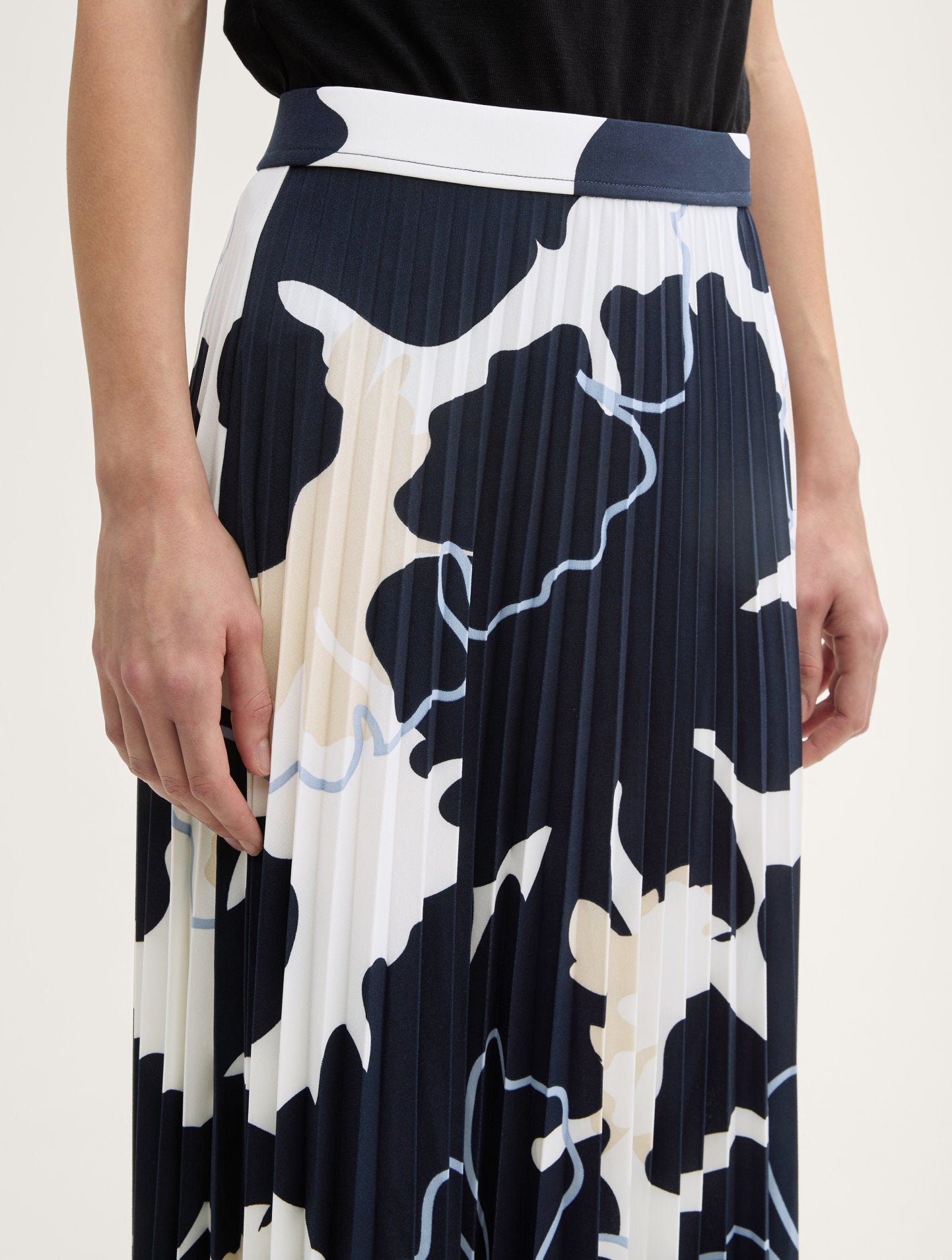 Tom Tailor_Pleated Midi Skirt_1045295_37124_03