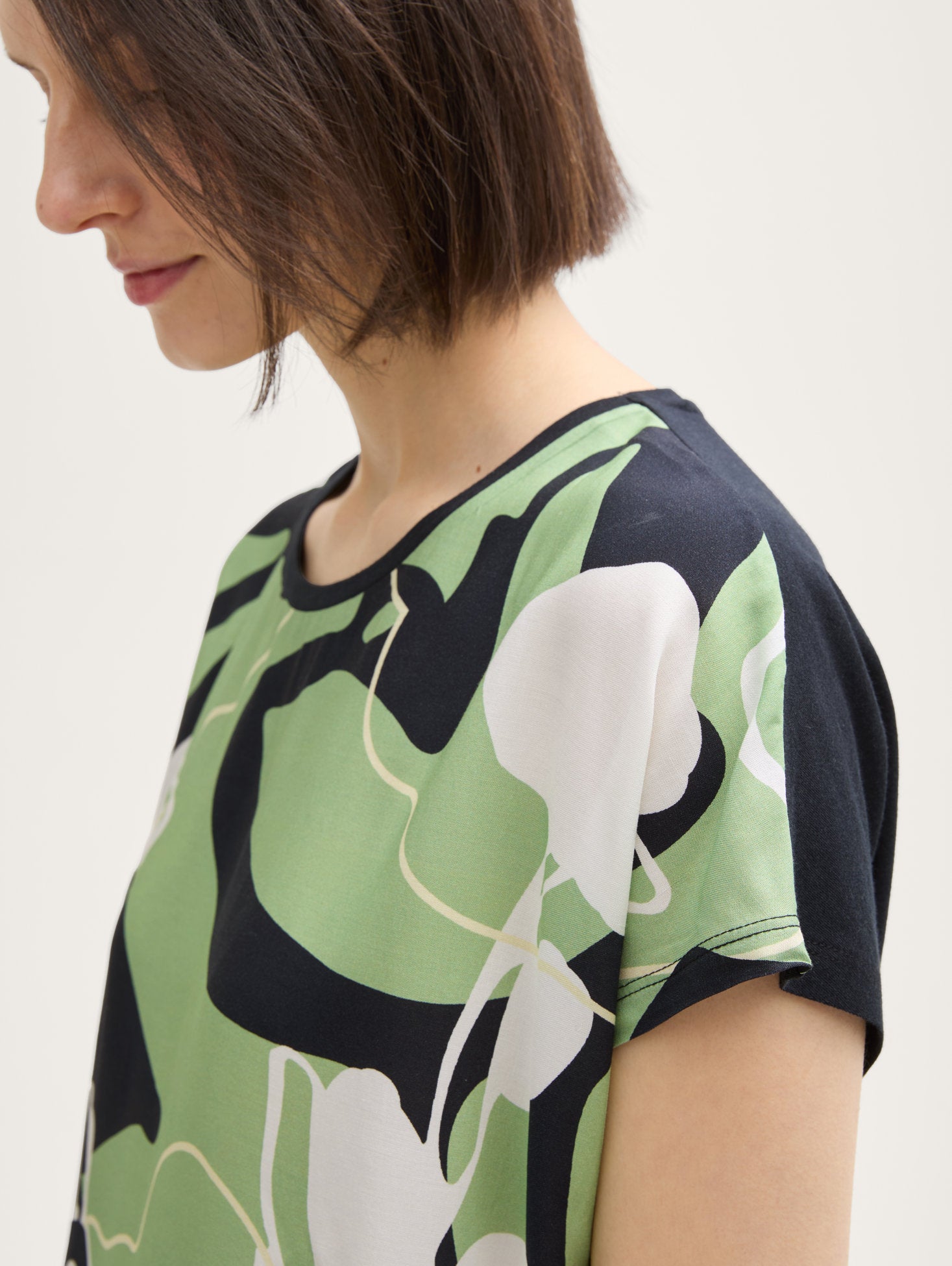 Tom Tailor_T-Shirt in a Mix of Materials_1045569_37116_04