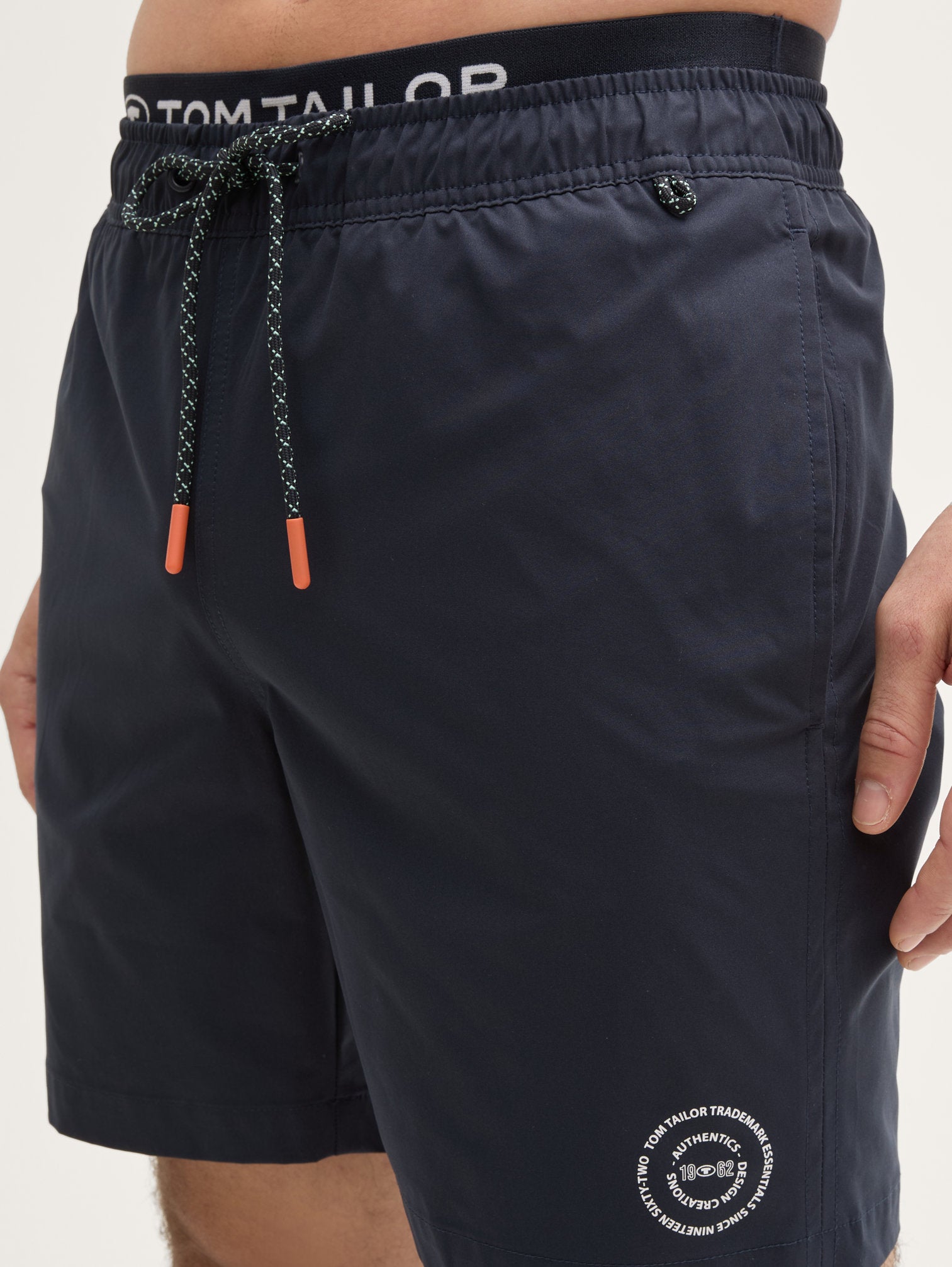 Tom Tailor_2-In-1 Swim Shorts with Logo Lettering_1045606_10668_03