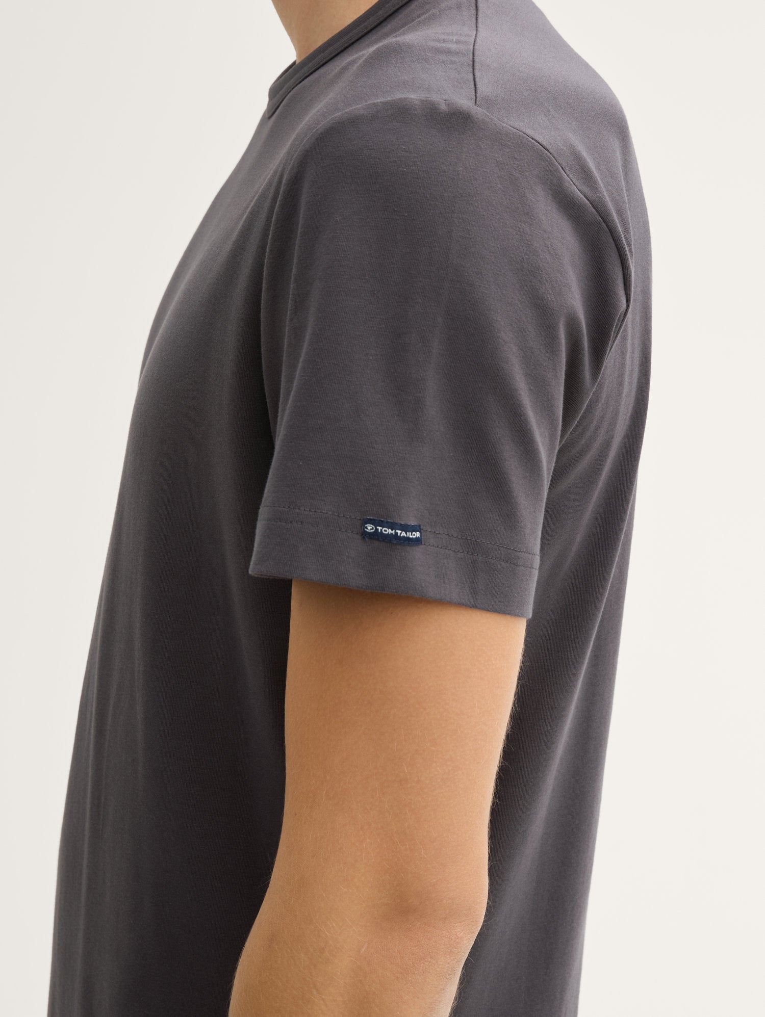 Tom Tailor_Slim Fit T-Shirt with Stretch_1045626_10899_04