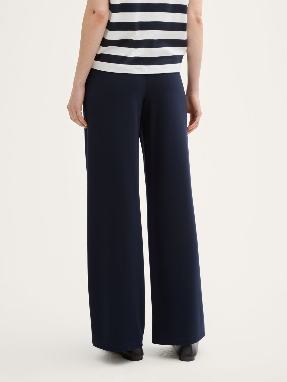 Tom Tailor_Loose Fit Wide Leg Trousers_1045835_10668_02