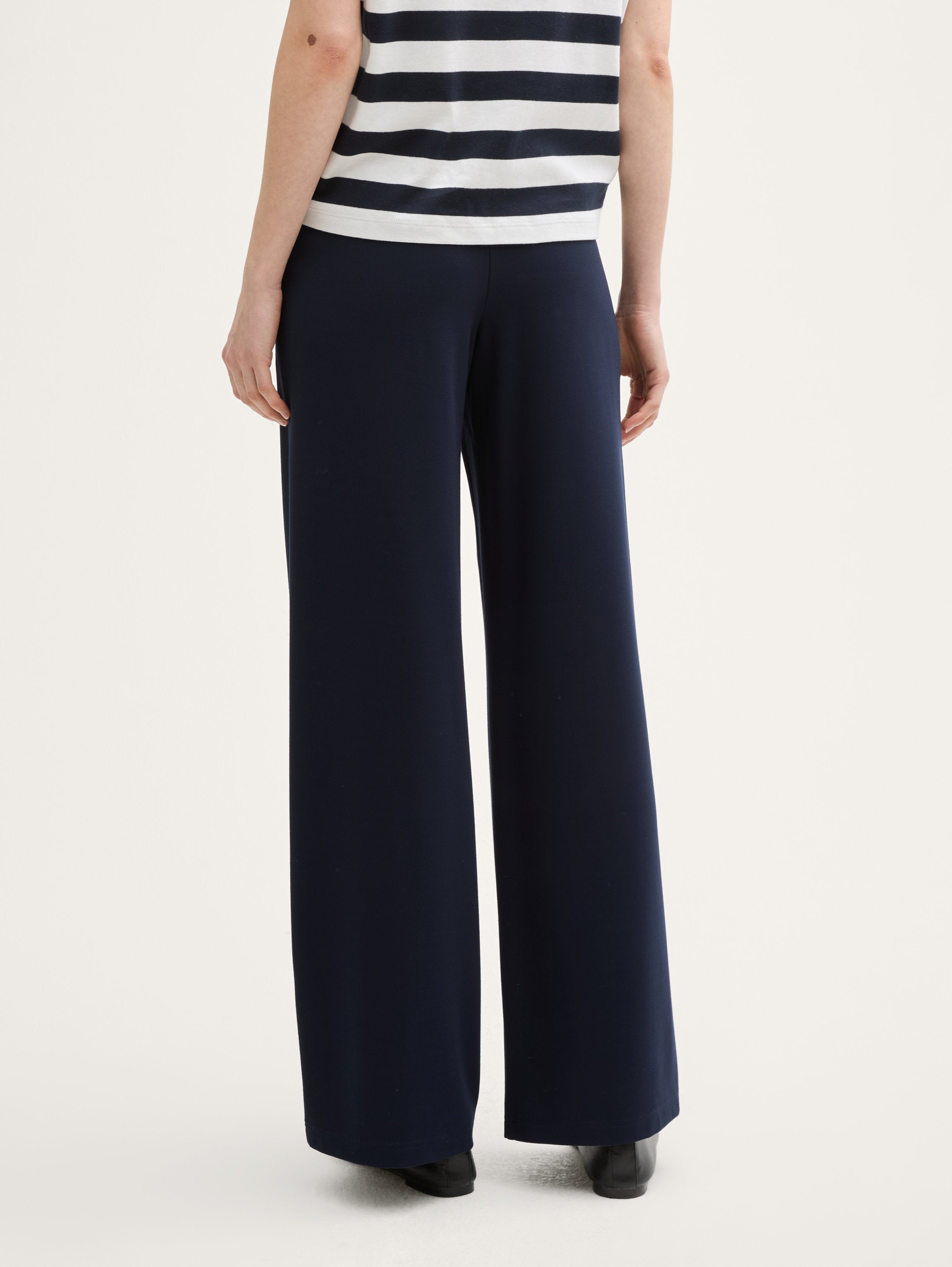 Tom Tailor_Loose Fit Wide Leg Trousers_1045835_10668_02