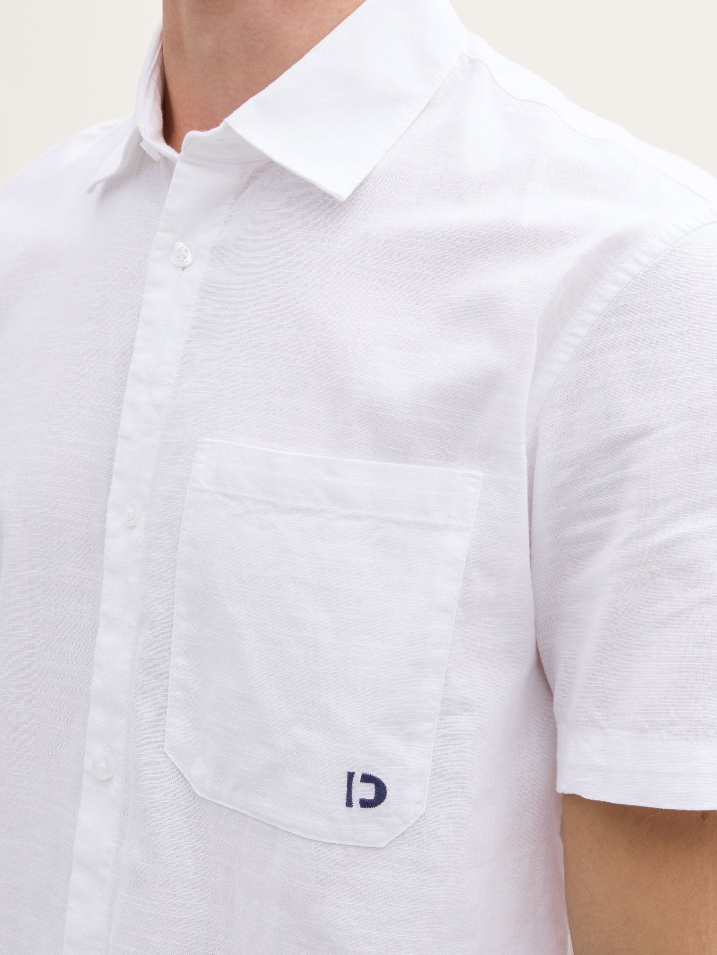Tom Tailor_Relaxed Fit Short Sleeve Shirt with Breast Pocket_1045977_20000_04
