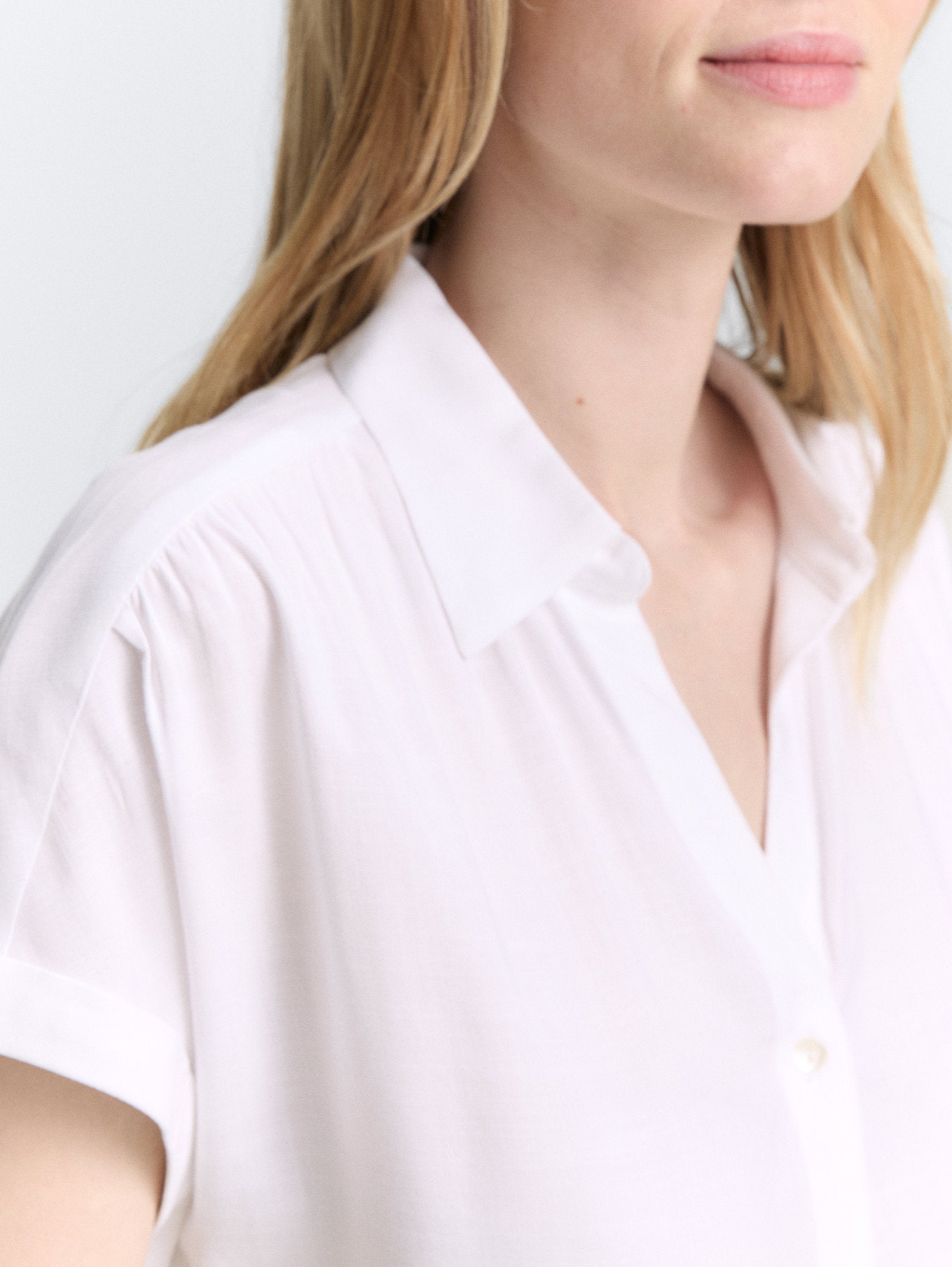 Tom Tailor_Loose-Fit Viscose Blouse_1046191_20000_04